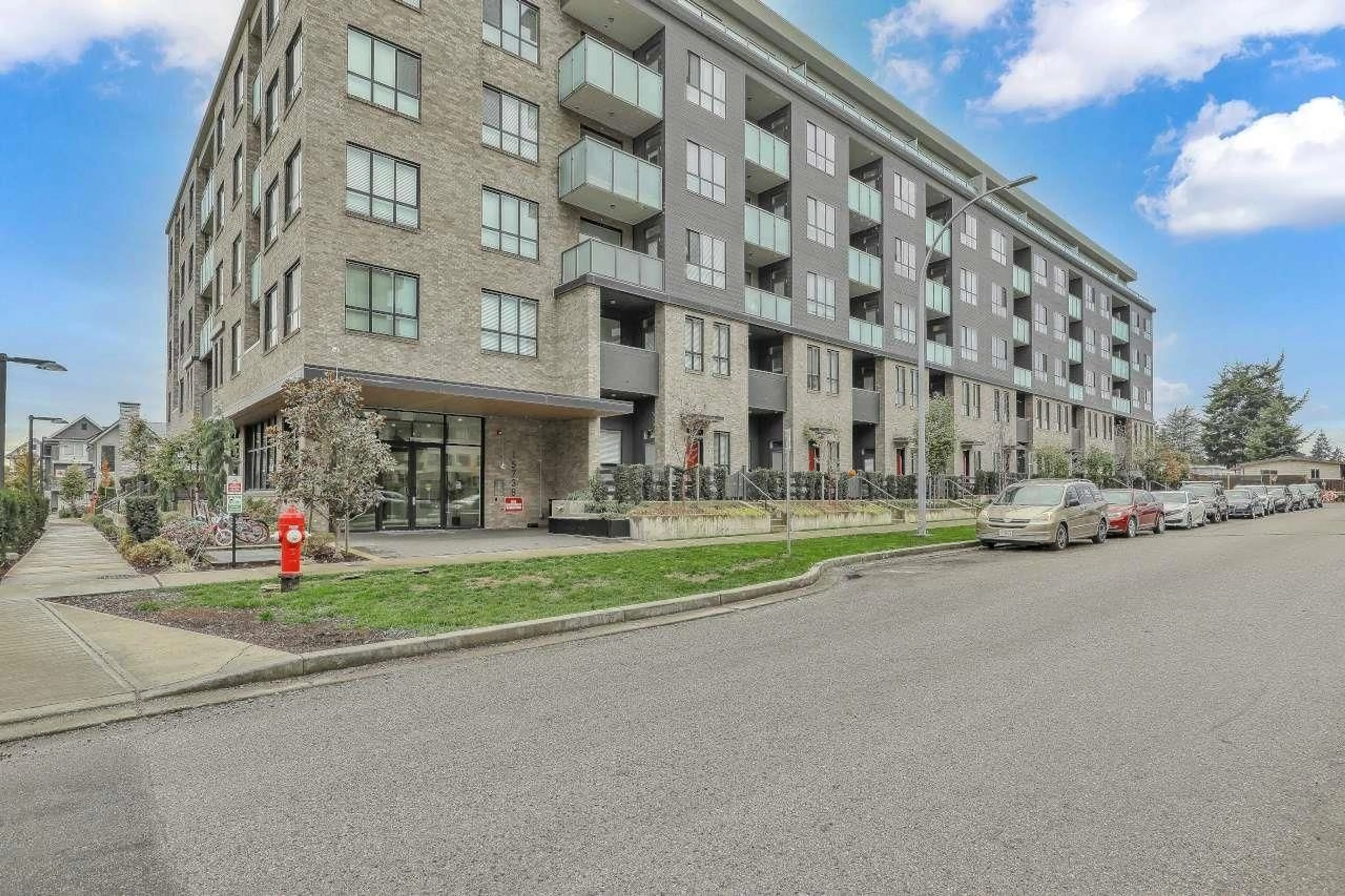 Patio, building for 427 - 15738 85 AVENUE, Surrey British Columbia V4N6Y1