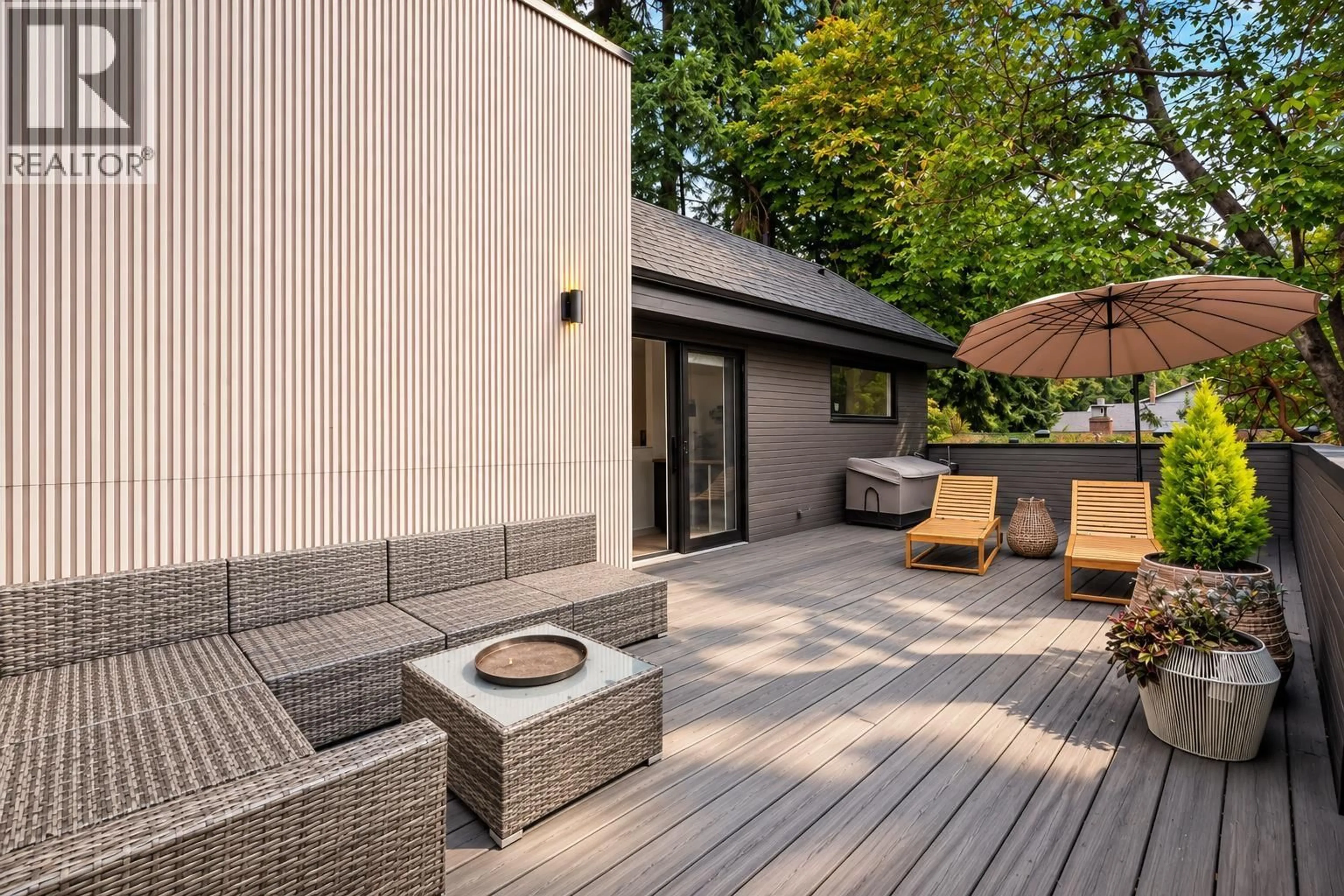 Patio, unknown for 2221 BOWSER AVENUE, North Vancouver British Columbia V7P2Z1