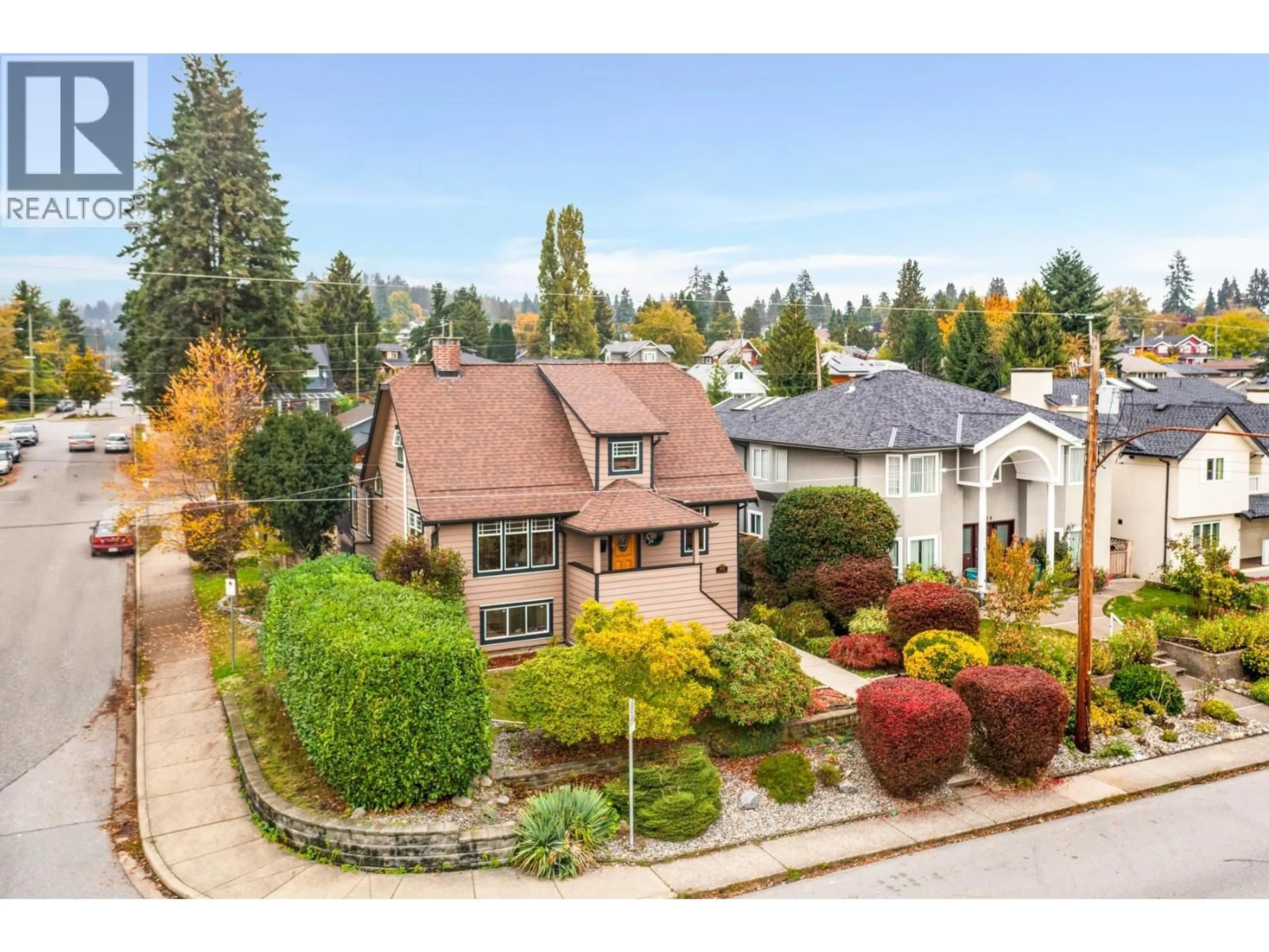 A pic from outside/outdoor area/front of a property/back of a property/a pic from drone, street for 402 13TH STREET, North Vancouver British Columbia V7L2M1