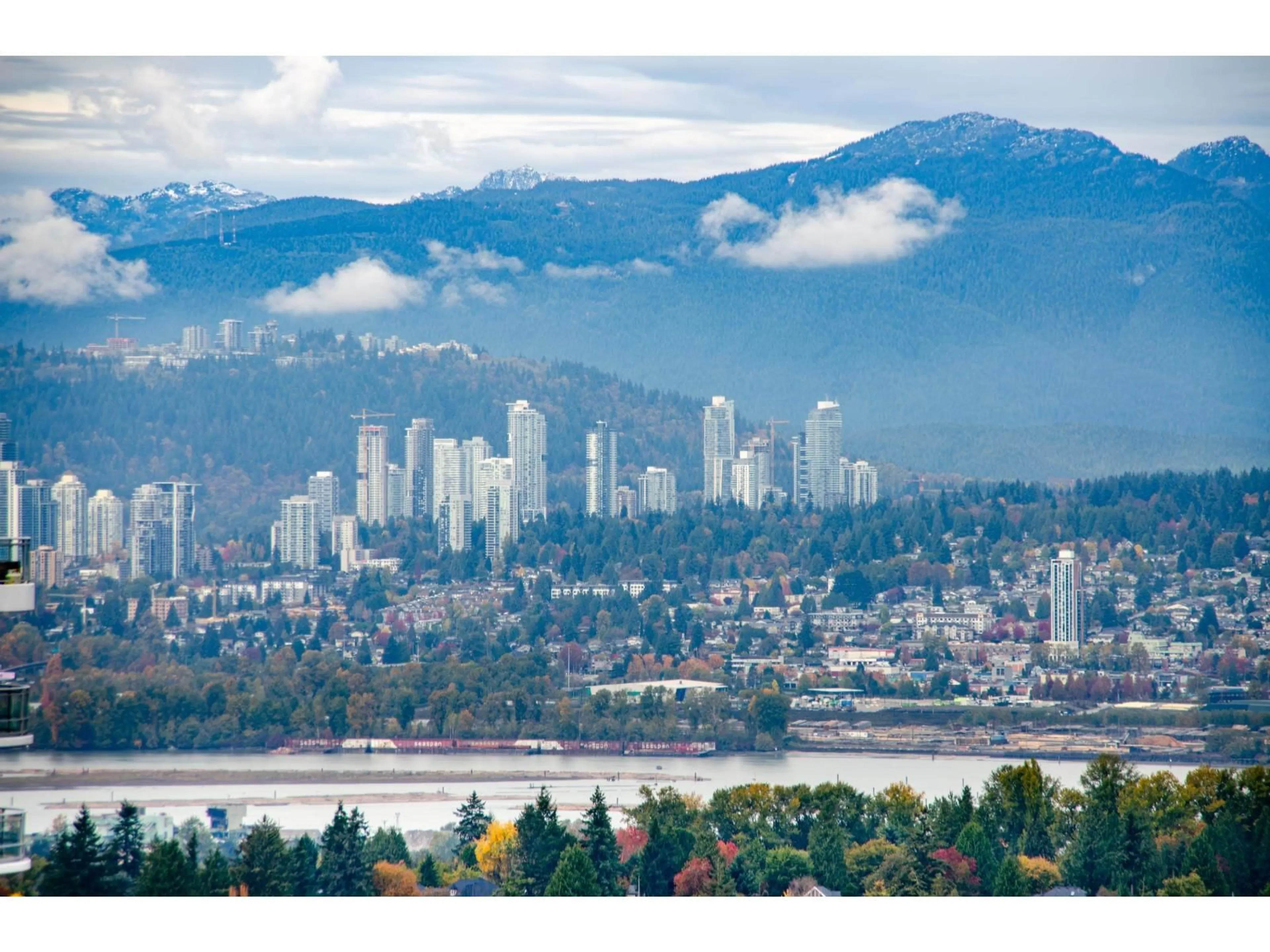 Blurry image for 2604 - 13350 CENTRAL AVENUE, Surrey British Columbia V3T0S1
