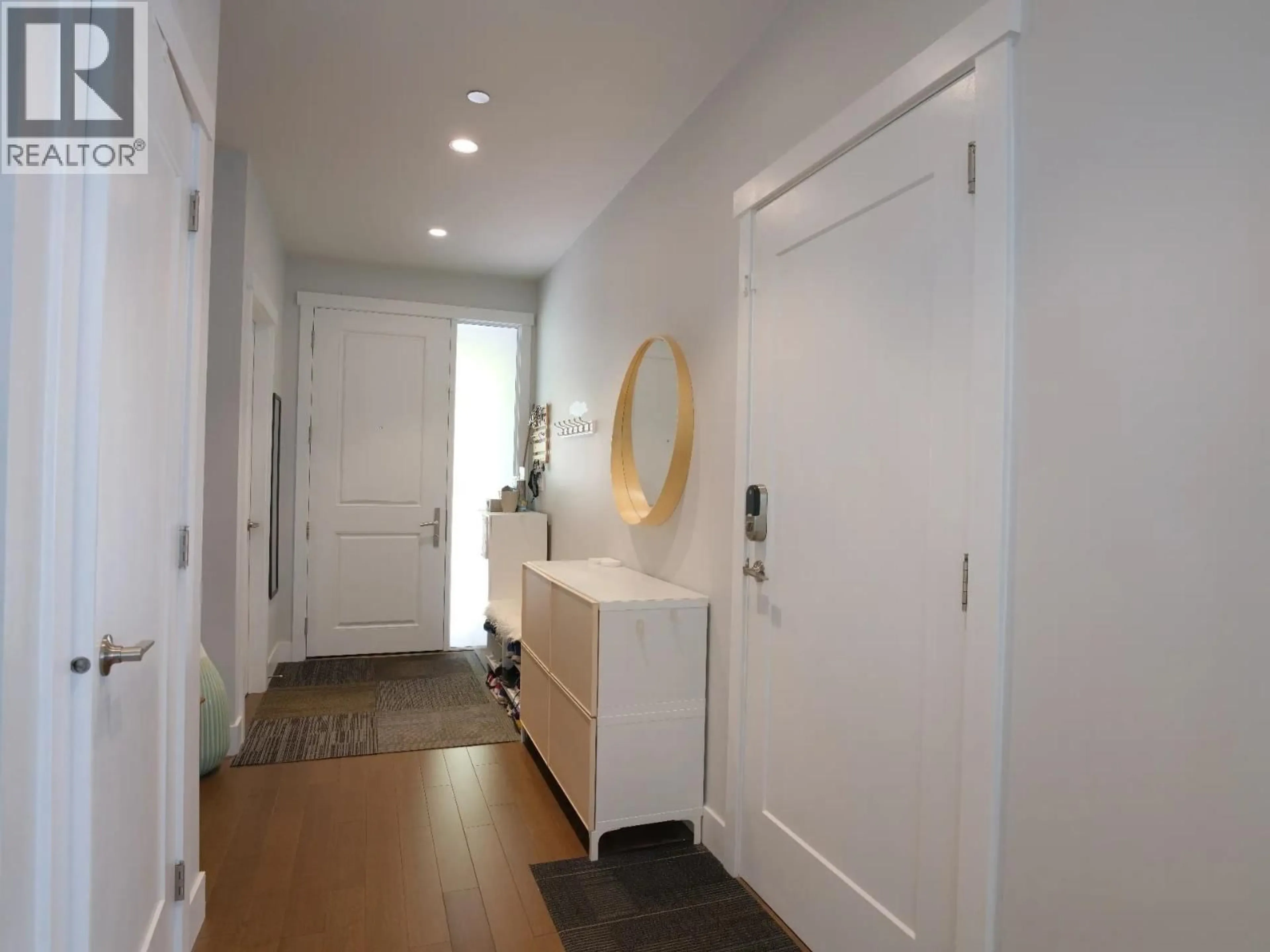 Indoor entryway for 7433 ARMSTRONG STREET, Richmond British Columbia V6Y0K4