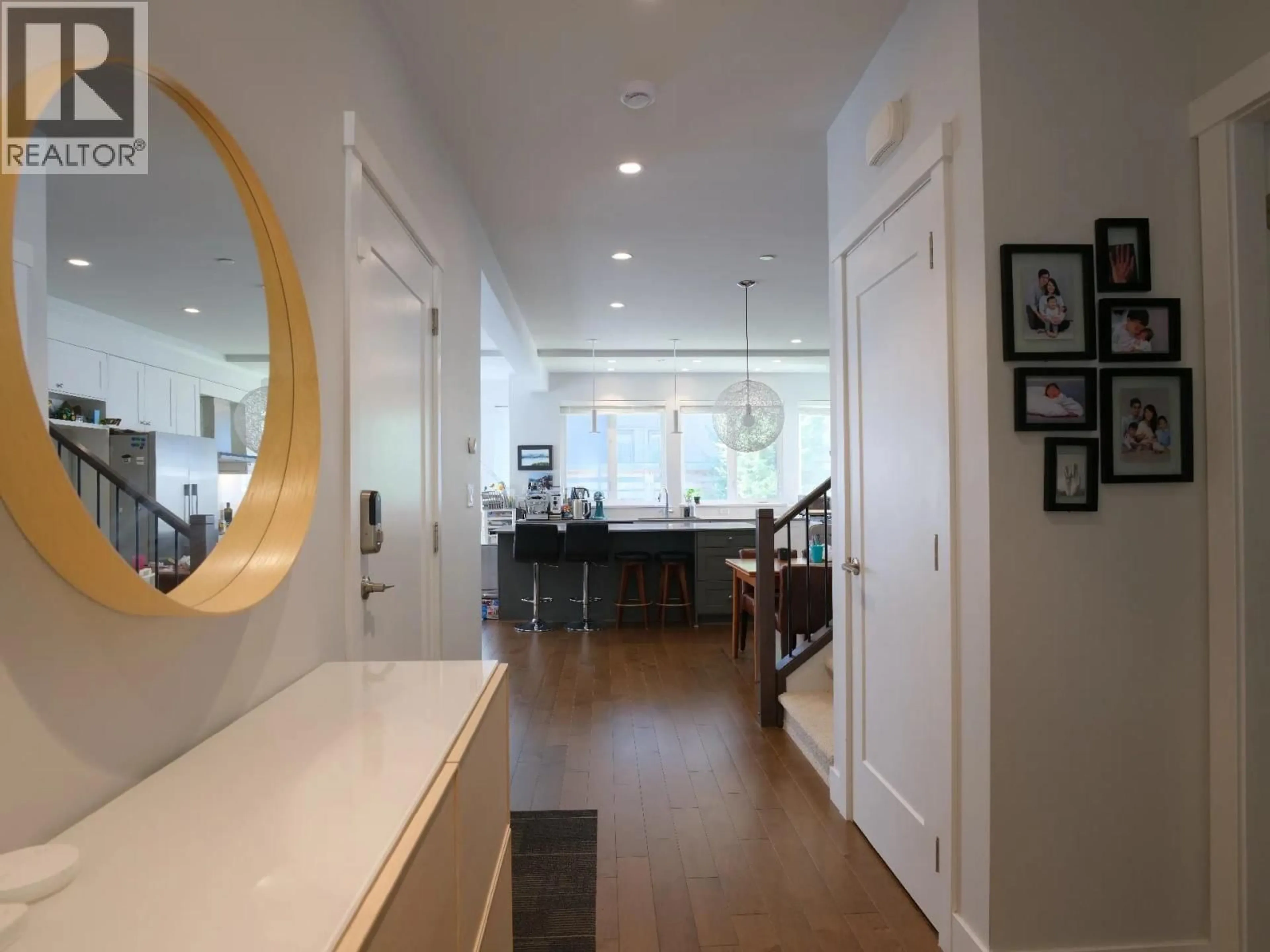 Indoor entryway for 7433 ARMSTRONG STREET, Richmond British Columbia V6Y0K4