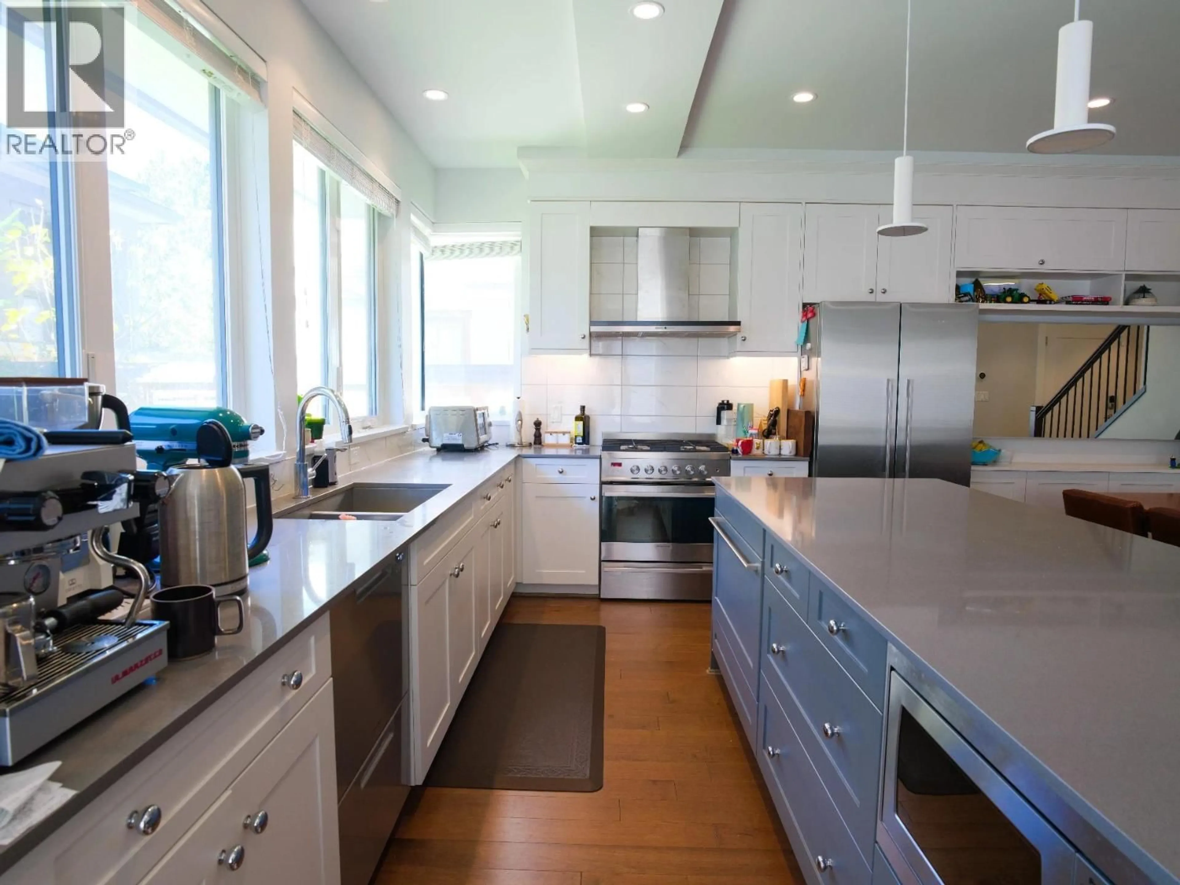 Contemporary kitchen, unknown for 7433 ARMSTRONG STREET, Richmond British Columbia V6Y0K4