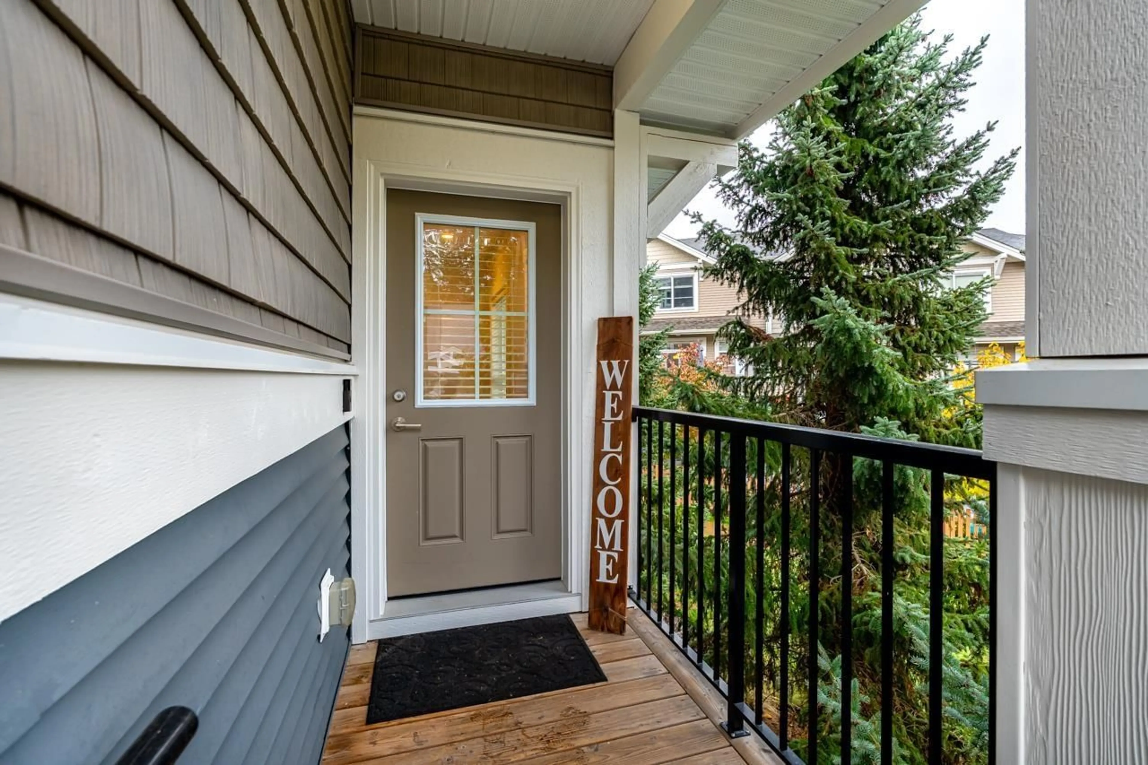 Indoor entryway for 24 - 7059 210 STREET, Langley British Columbia V2Y0T2