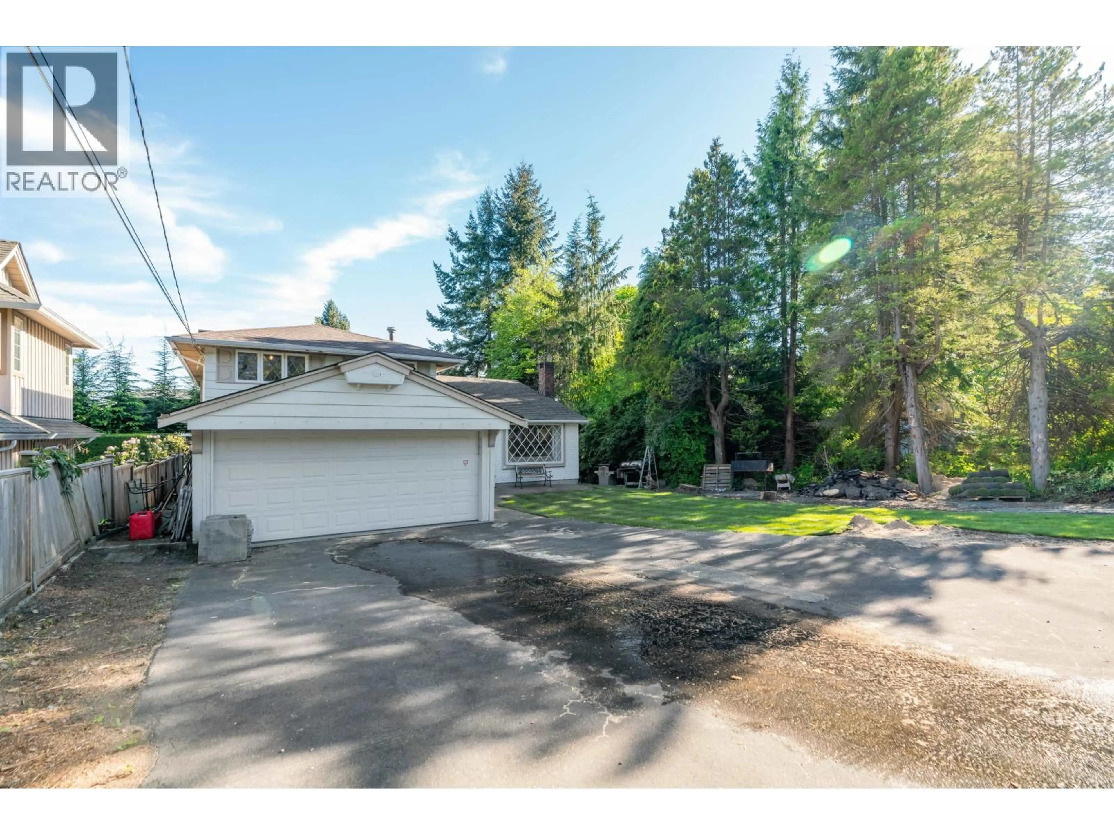 A pic from outside/outdoor area/front of a property/back of a property/a pic from drone, street for 1840 MATHERS AVENUE, West Vancouver British Columbia V7V2G7