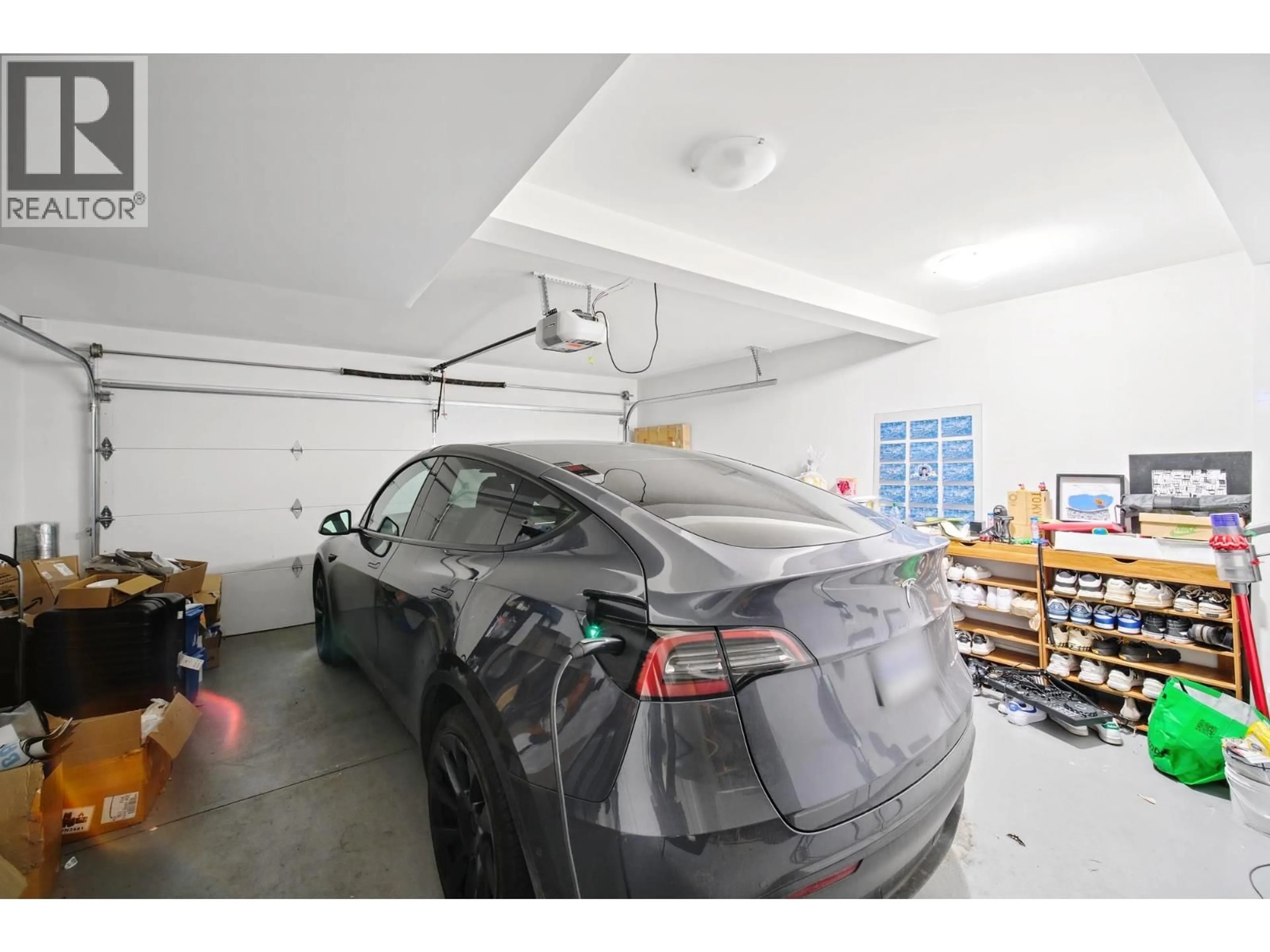 Indoor garage for 42 - 9211 MCKIM WAY, Richmond British Columbia V6X0T1