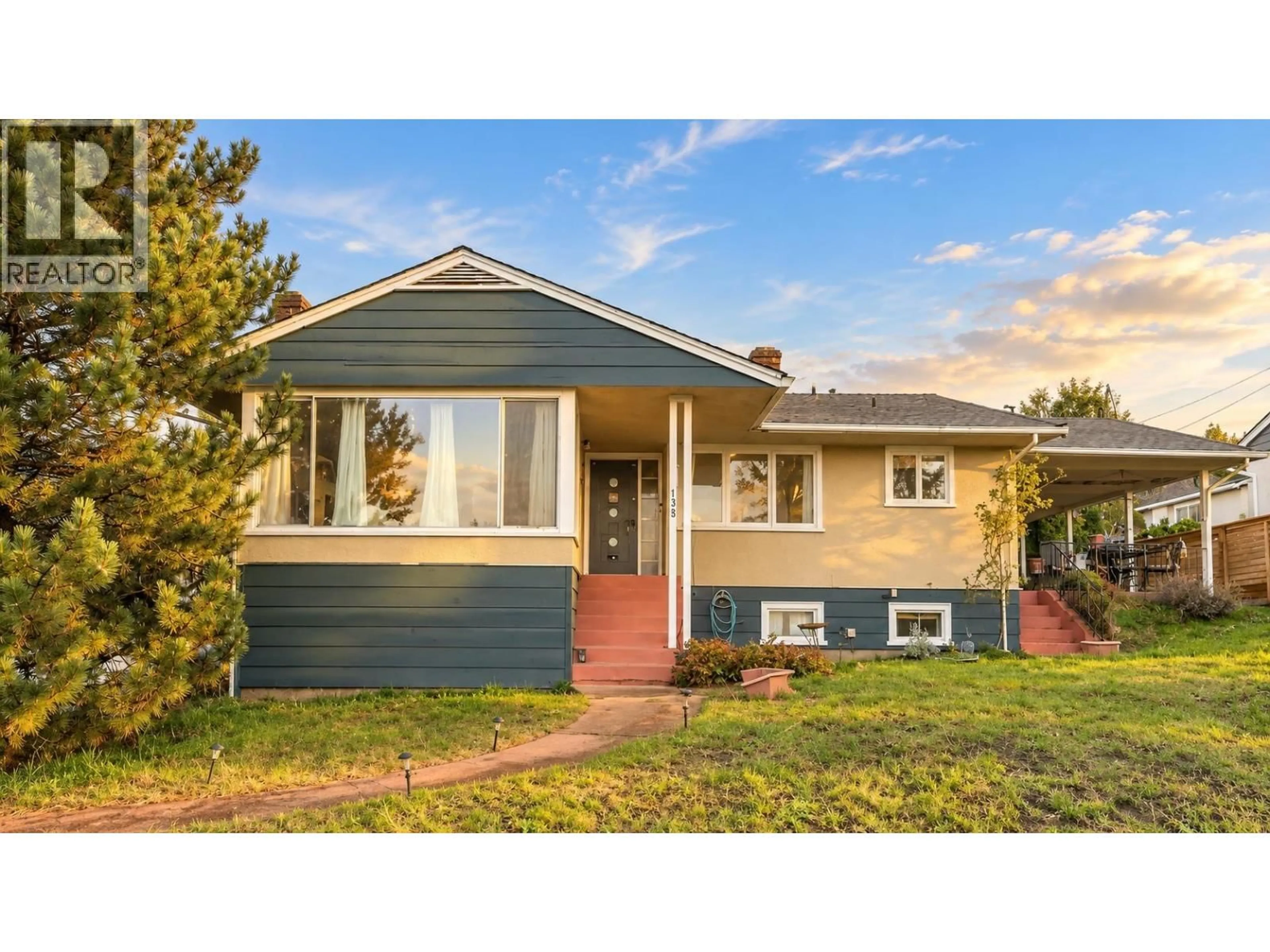 Home with vinyl exterior material, street for 135 DURHAM STREET, New Westminster British Columbia V3L4J1