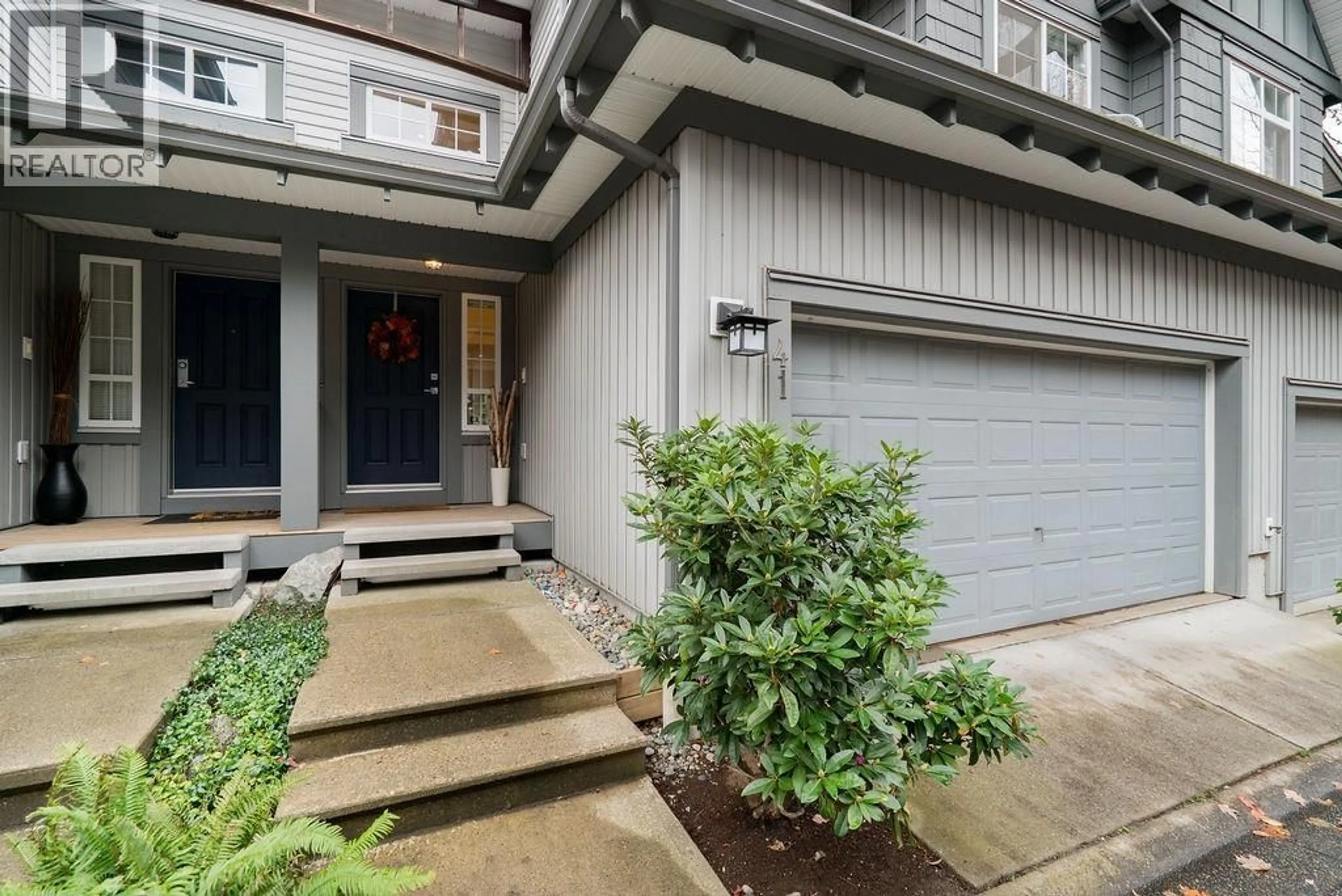 Indoor entryway for 41 - 2200 PANORAMA DRIVE, Port Moody British Columbia V3H5M2