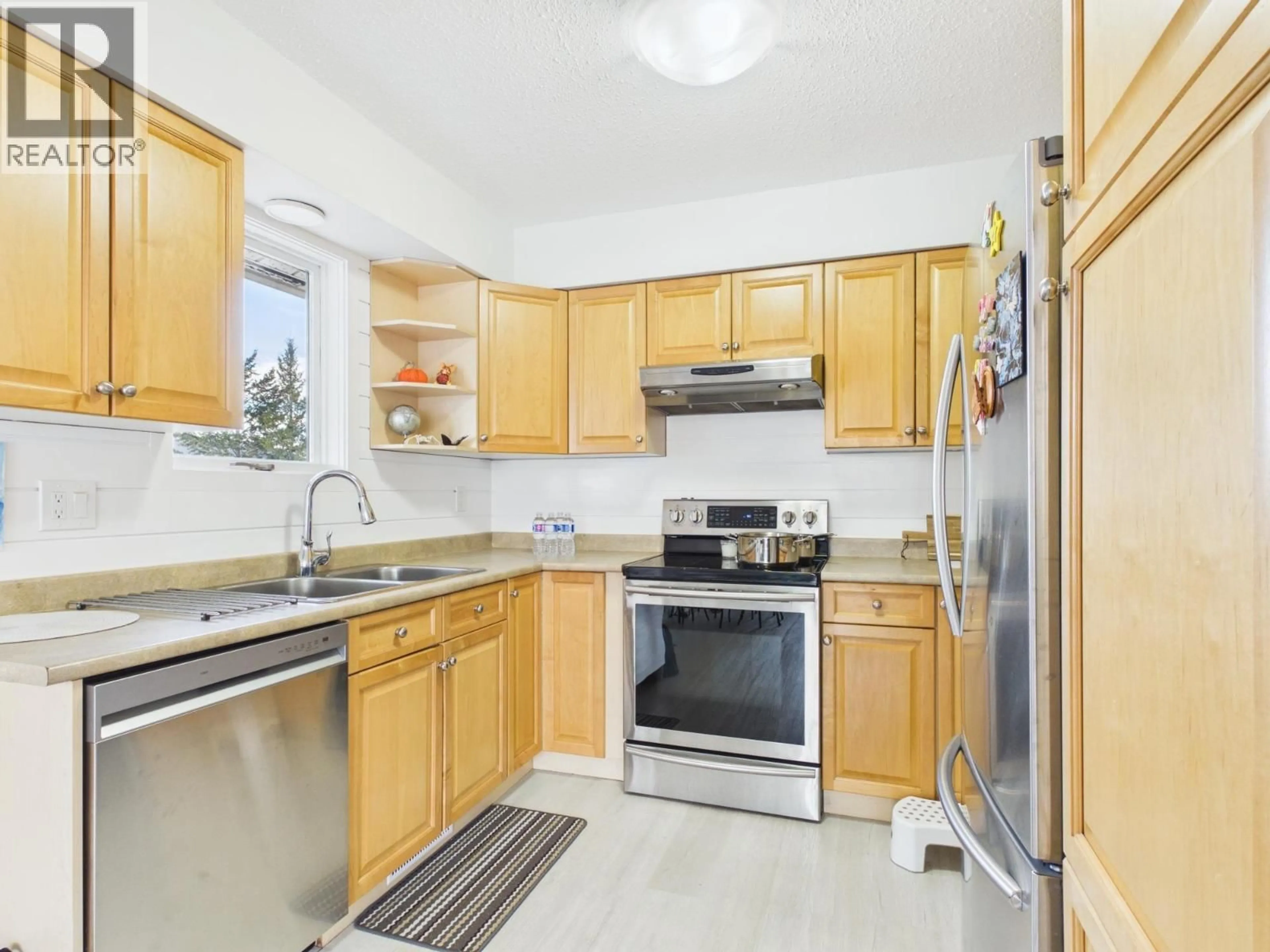 Standard kitchen, unknown for 964 HUSTON STREET, Williams Lake British Columbia V2G1W3