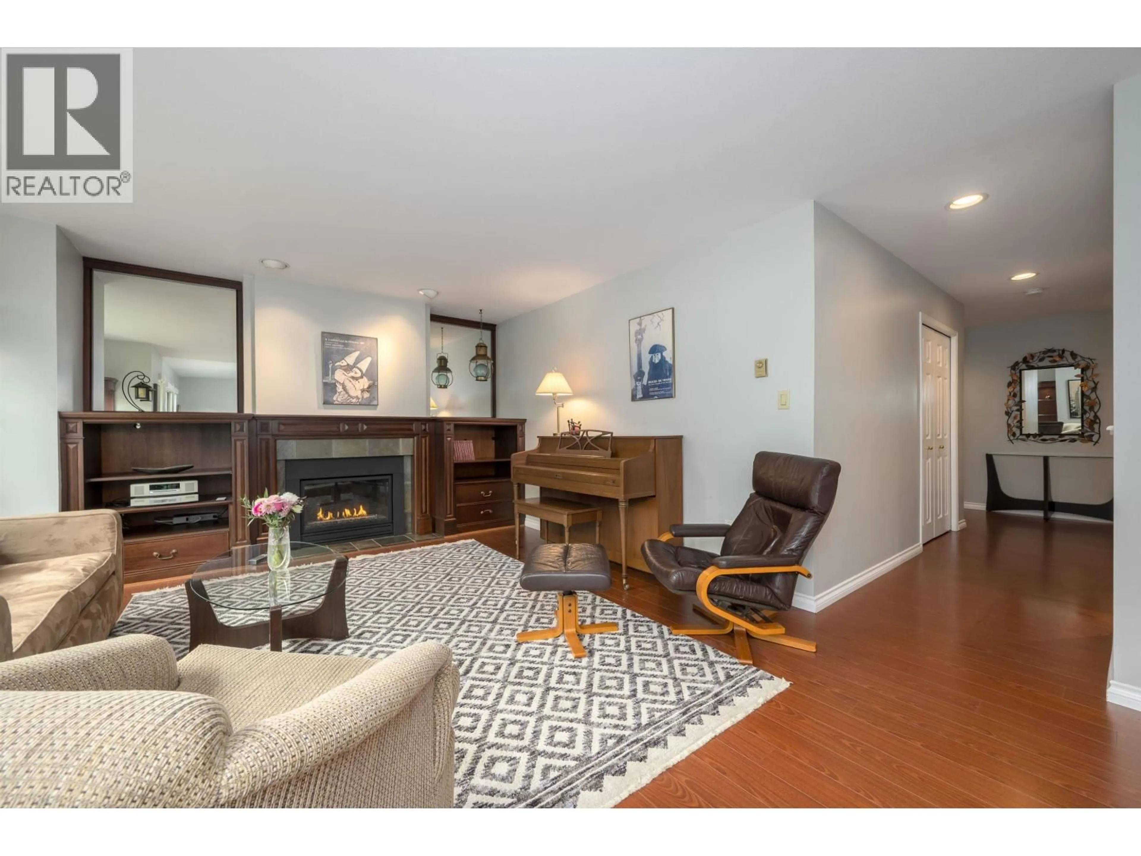 Living room with furniture, unknown for 12 - 229 8TH STREET, North Vancouver British Columbia V7L1Y9