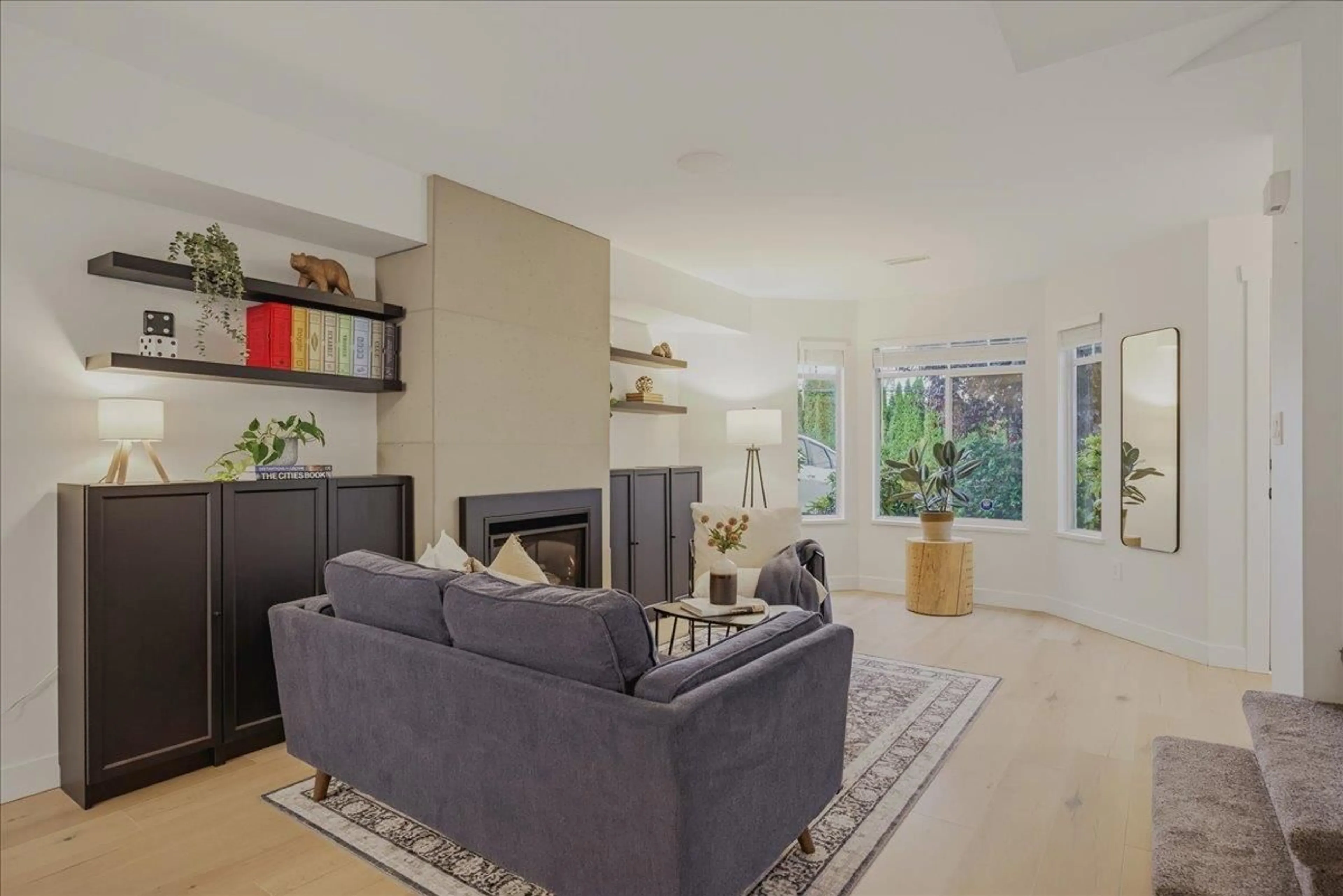 Living room with furniture, unknown for 22 - 32361 MCRAE AVENUE, Mission British Columbia V2V4X7
