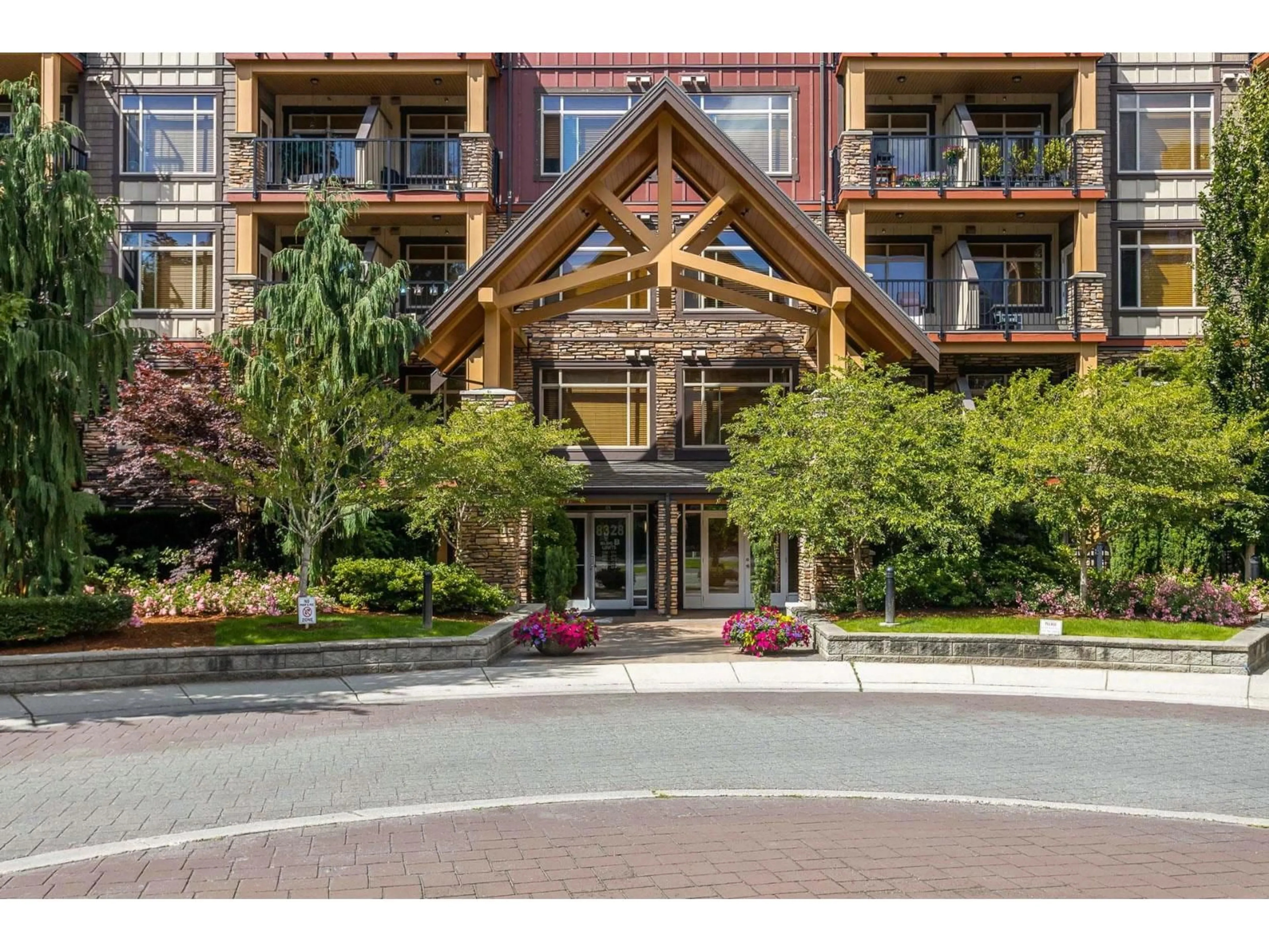 Indoor foyer for 567 - 8328 207A STREET, Langley British Columbia V2Y0K5