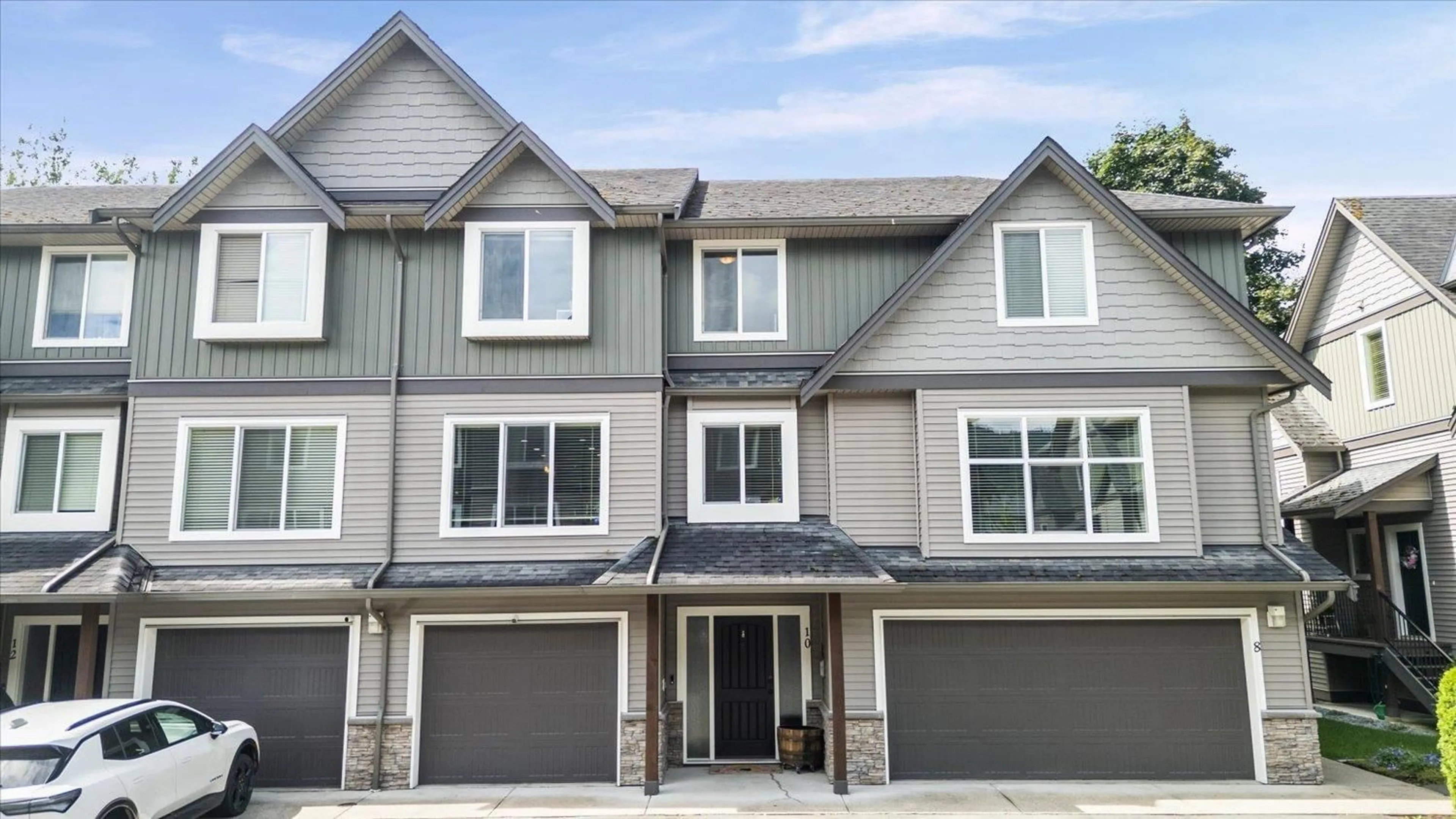 Home with vinyl exterior material, street for 10 - 1609 AGASSIZ-ROSEDALE HIGHWAY NO 9 HIGHWAY, Agassiz British Columbia V0M1A0