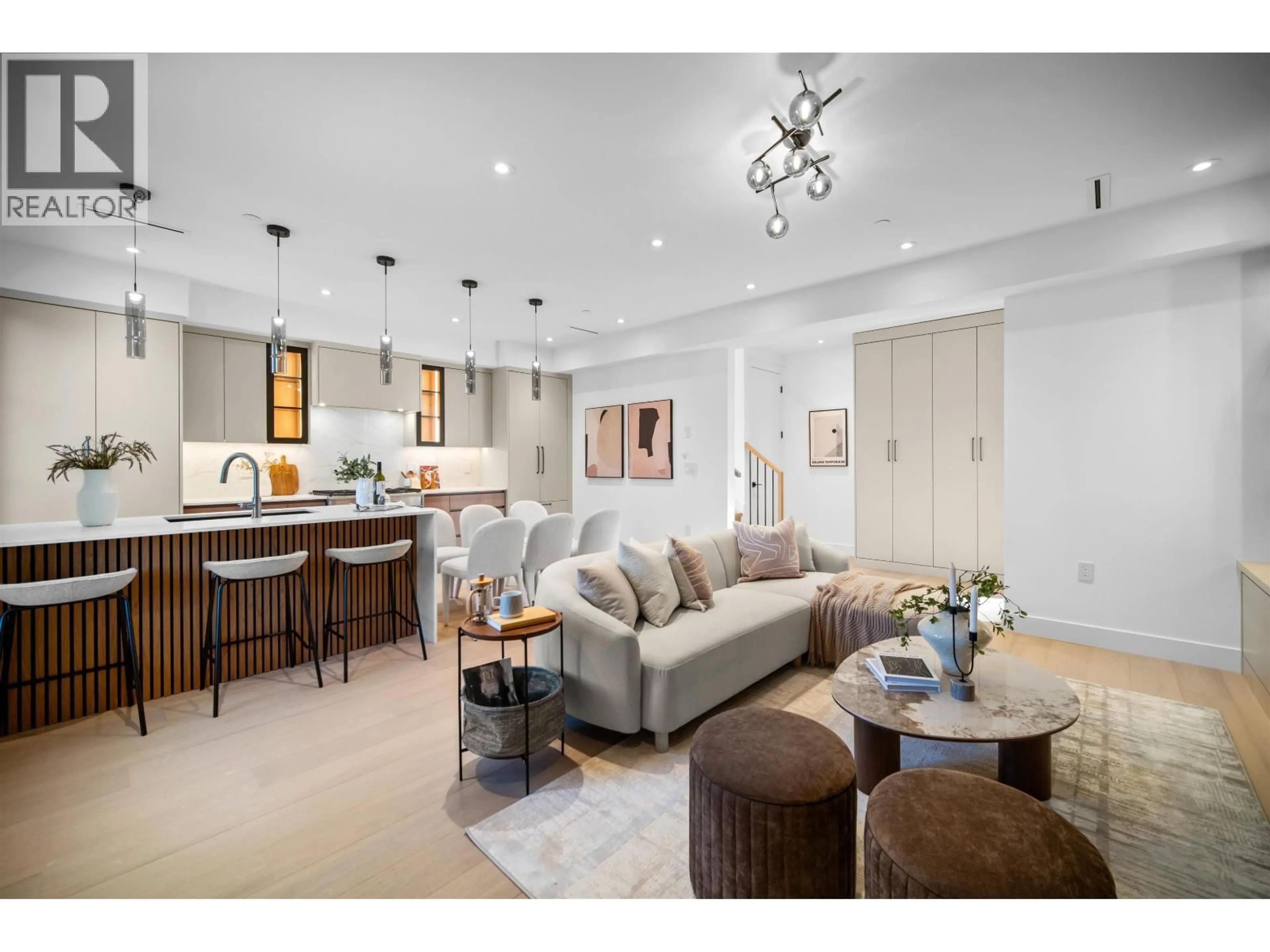 Living room with furniture, unknown for 2 - 6879 QUEBEC STREET, Vancouver British Columbia V5X3G3