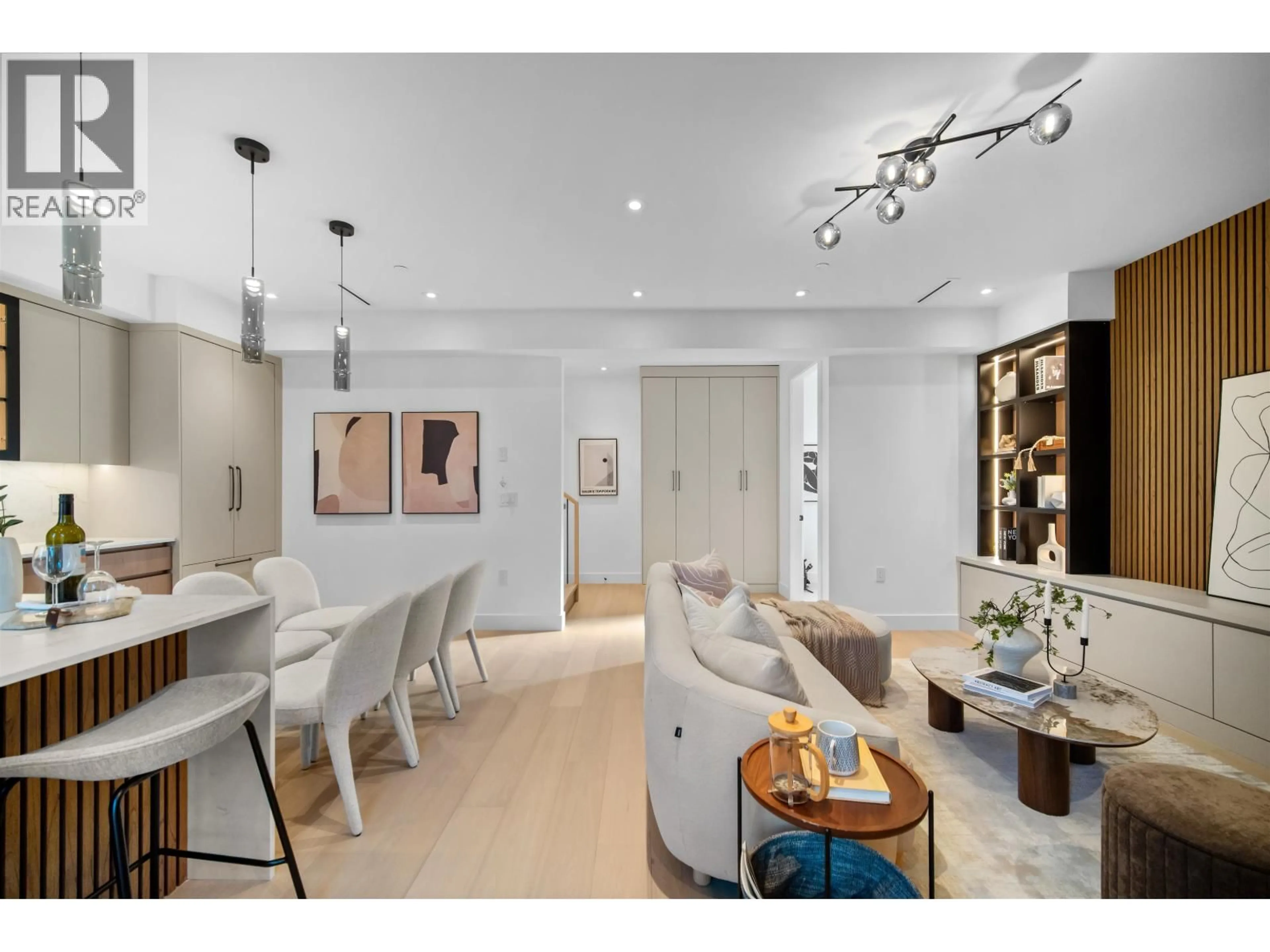 Unknown for 2 - 6879 QUEBEC STREET, Vancouver British Columbia V5X3G3