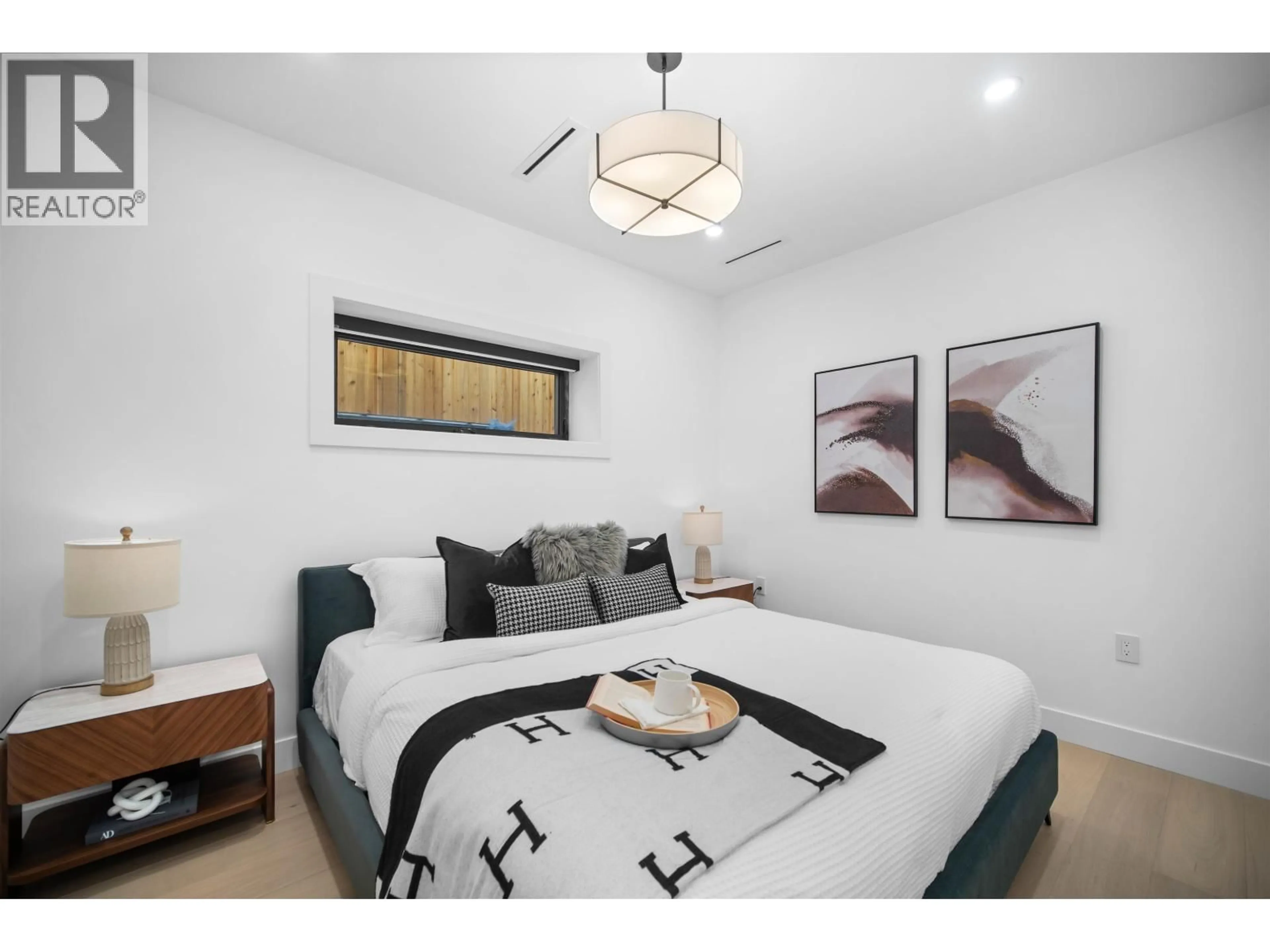 Bedroom with bed, unknown for 3 - 6879 QUEBEC STREET, Vancouver British Columbia V5X3G3