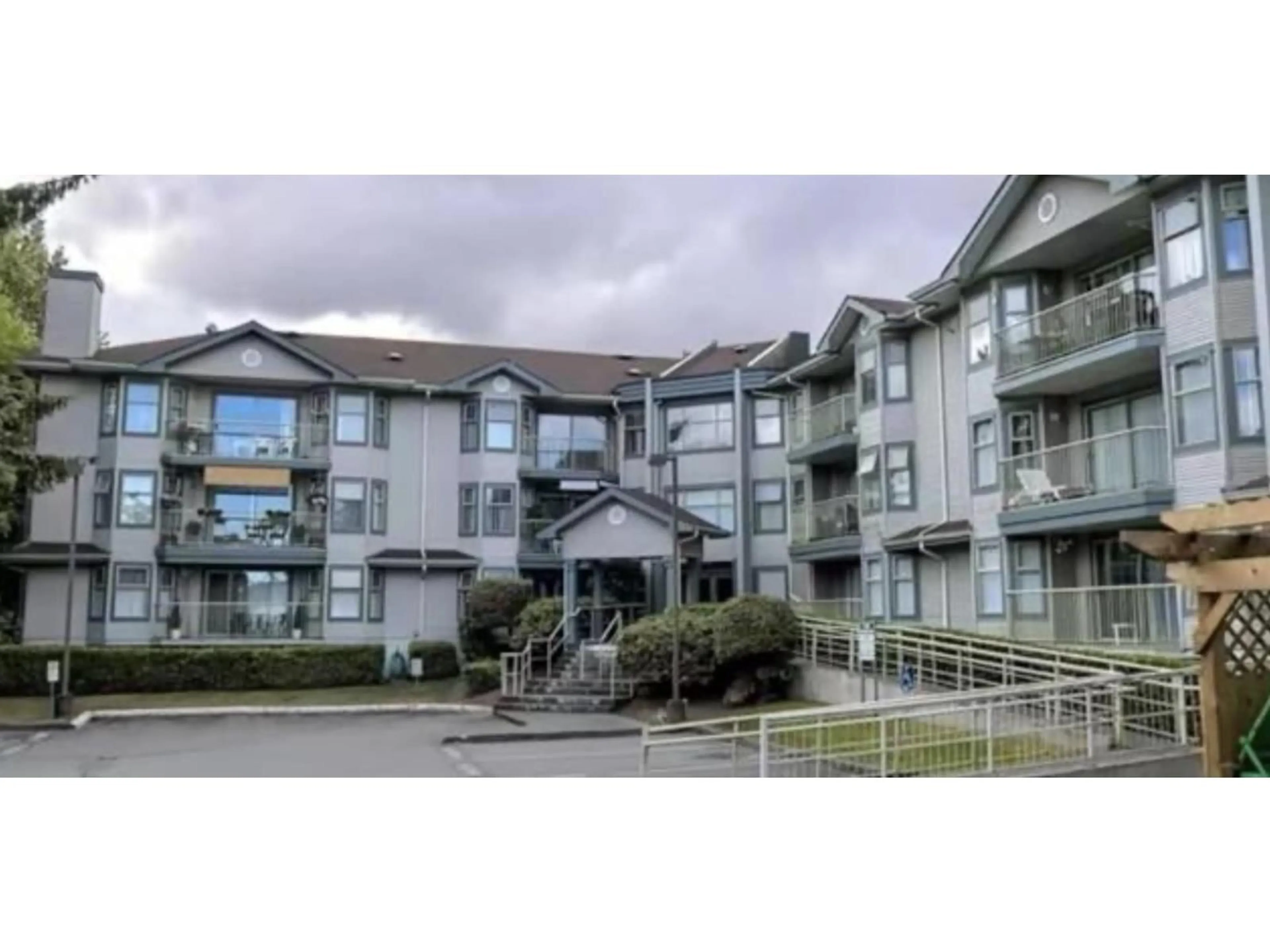 Unknown for 104 - 10756 138 STREET, Surrey British Columbia V3T4K5