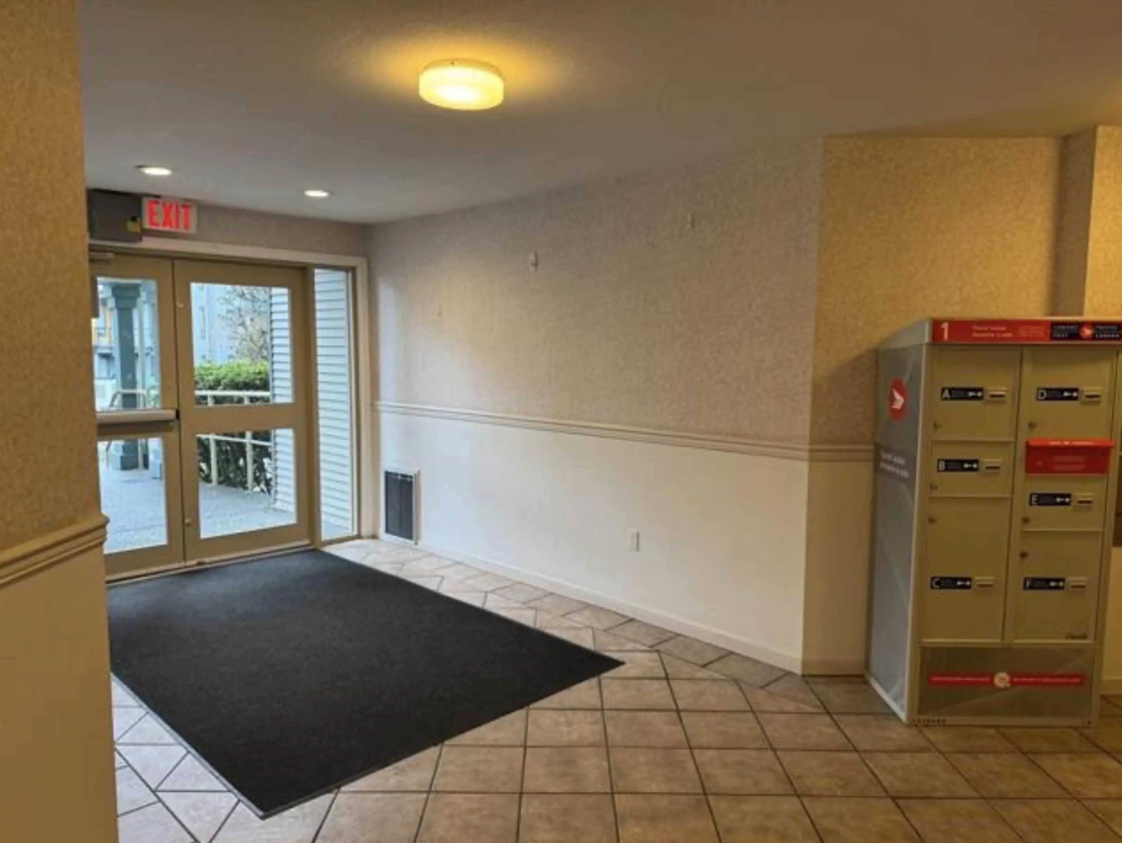 Indoor foyer for 104 - 10756 138 STREET, Surrey British Columbia V3T4K5
