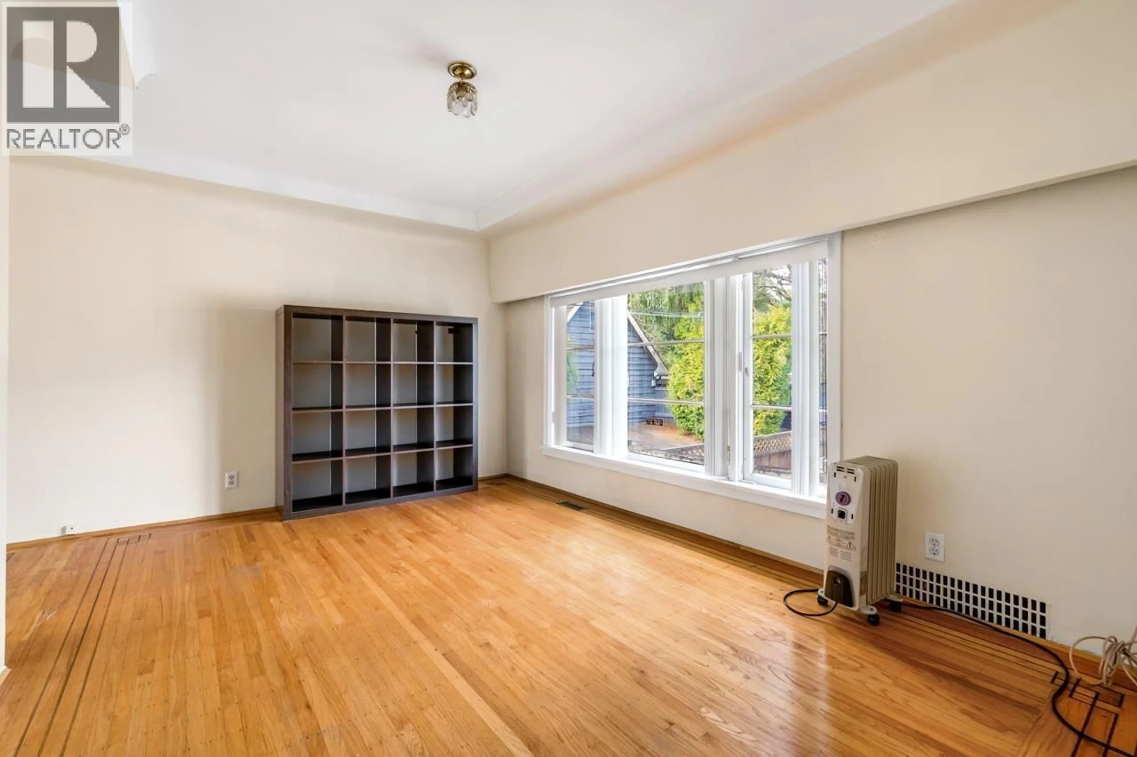 A pic of a room for 1441 49TH AVENUE, Vancouver British Columbia V6M2R4