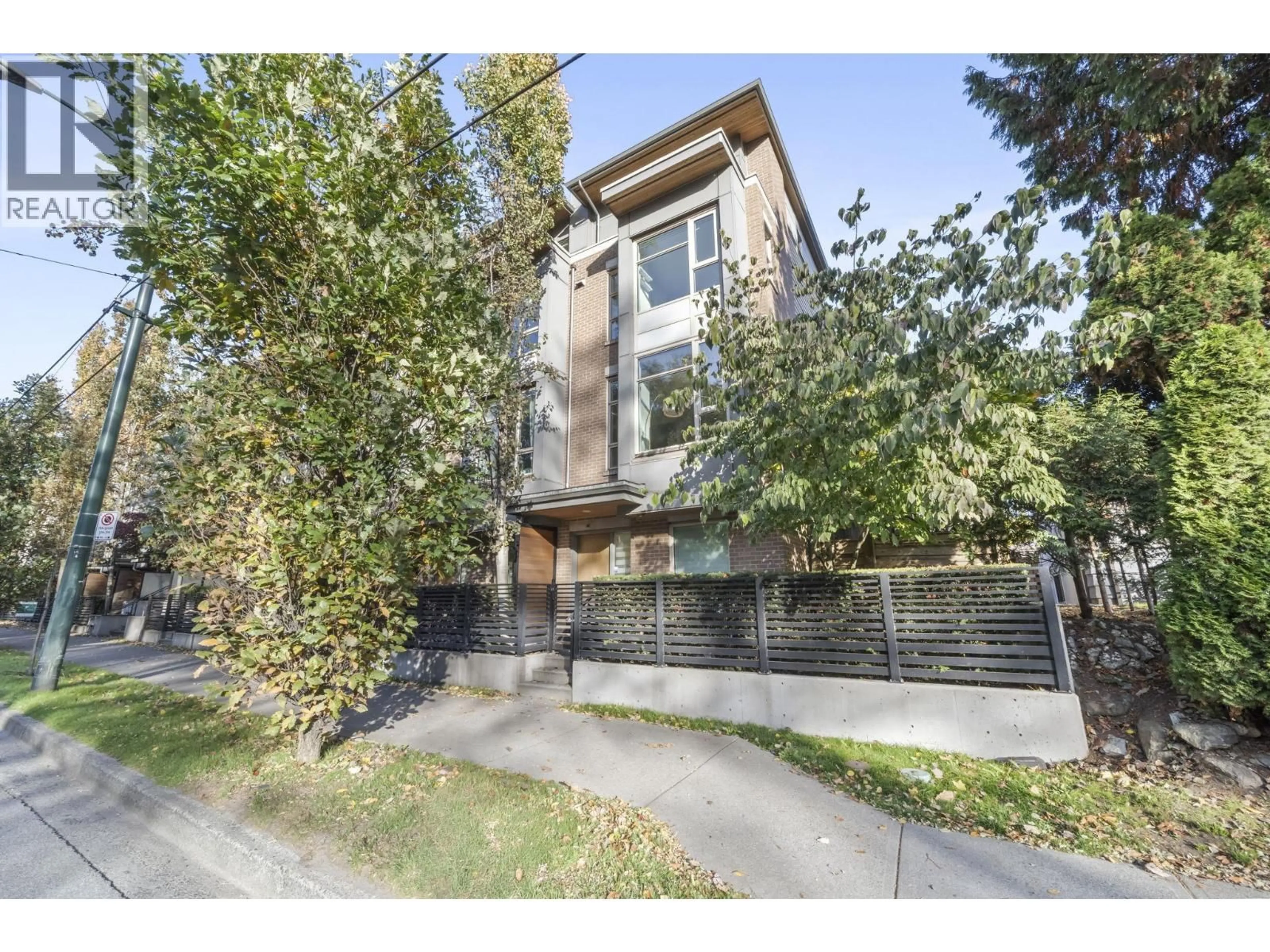 Unknown for 5552 OAK STREET, Vancouver British Columbia V6M2V6