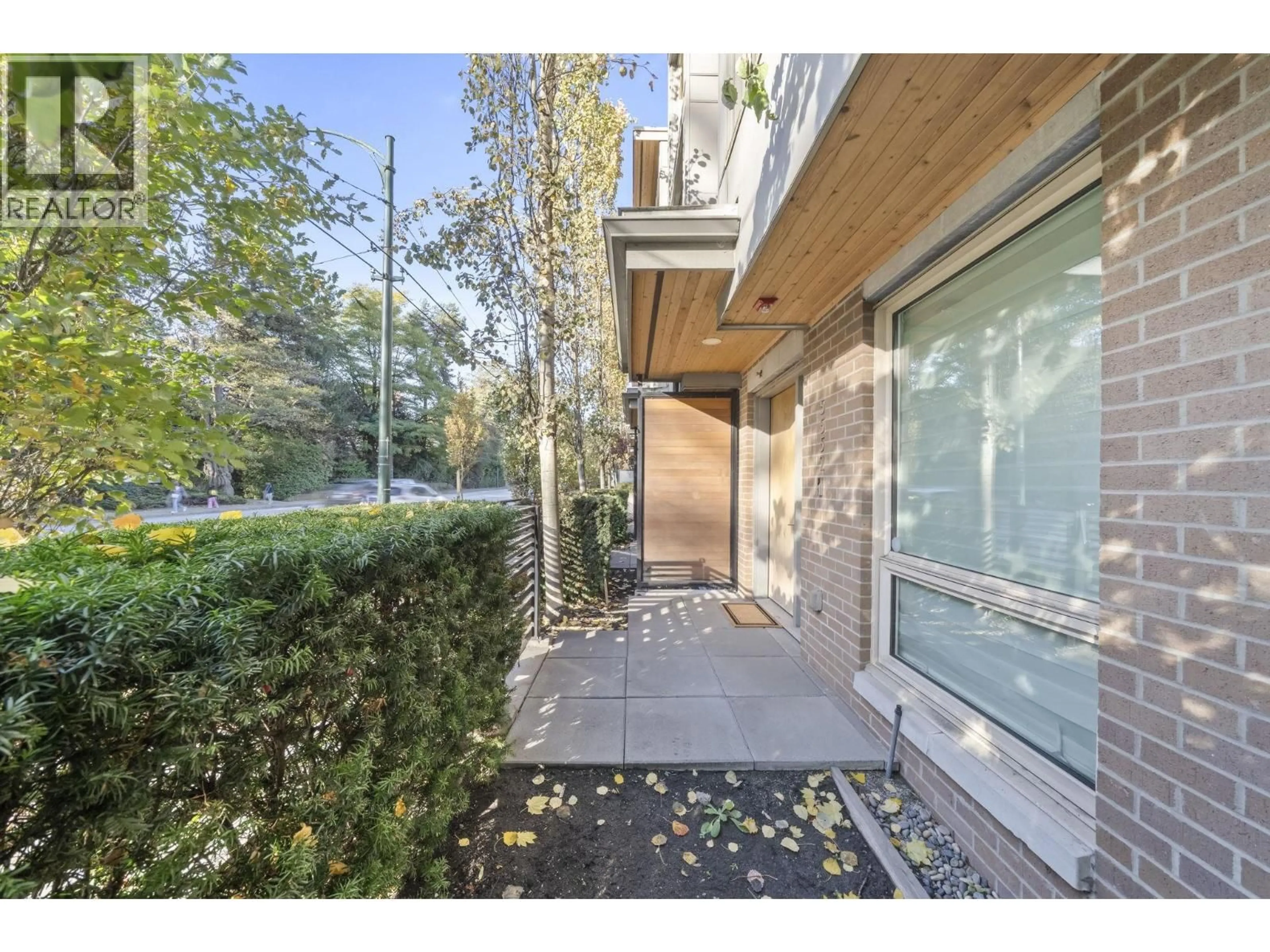 Patio, street for 5552 OAK STREET, Vancouver British Columbia V6M2V6