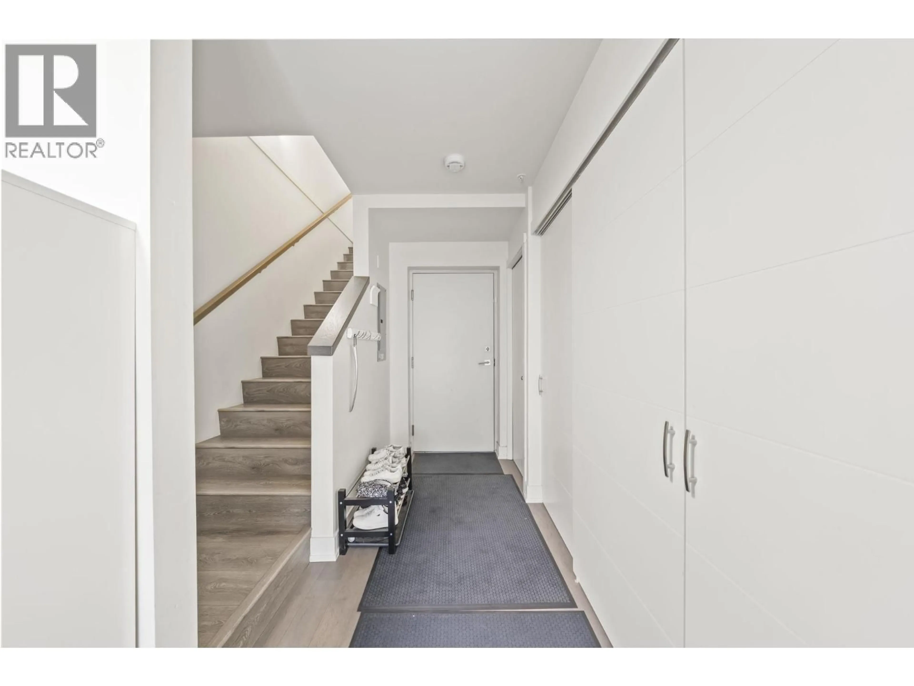 Unknown for 5552 OAK STREET, Vancouver British Columbia V6M2V6