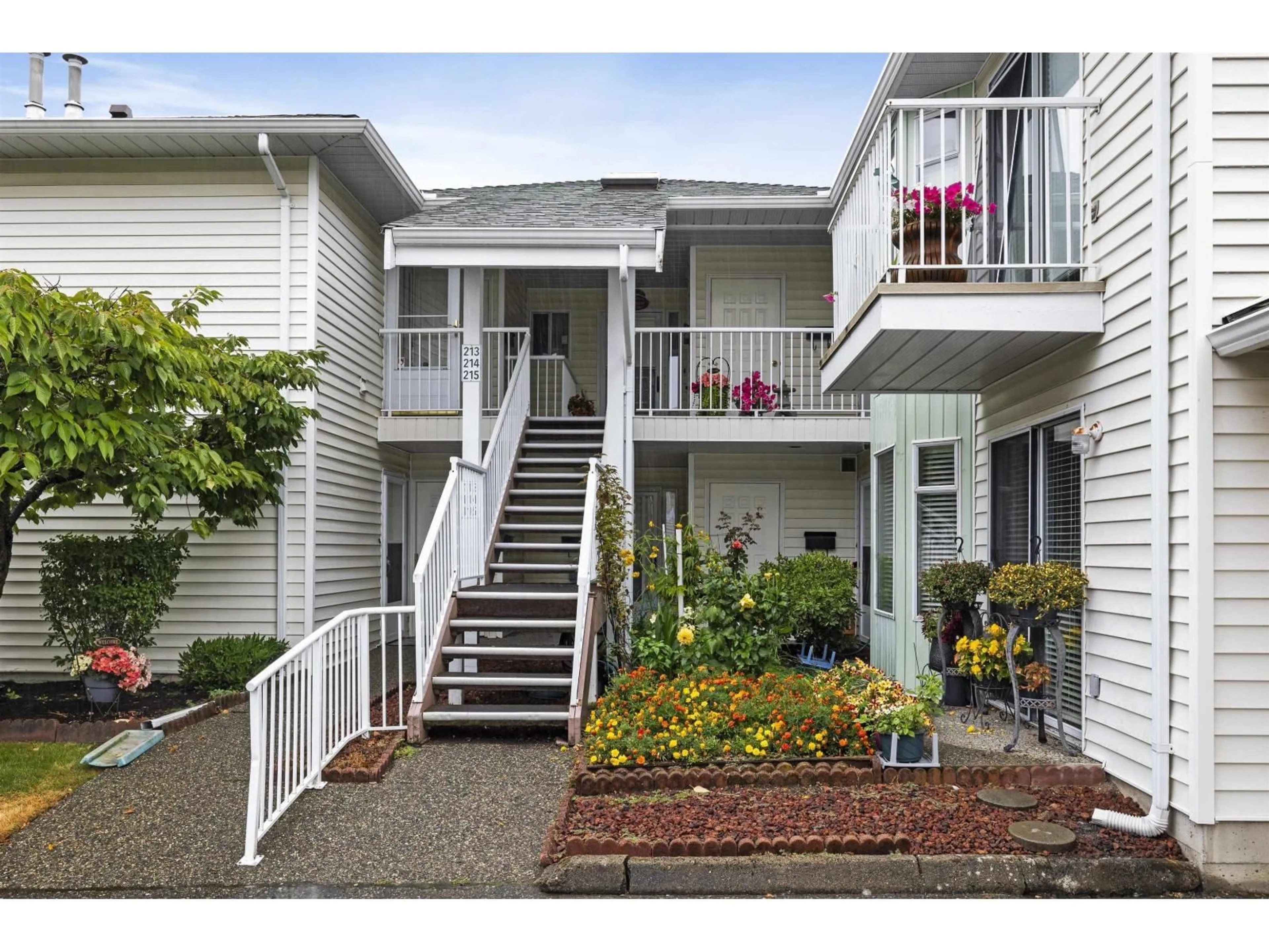Unknown for 213 - 7156 121 STREET, Surrey British Columbia V3W0J6