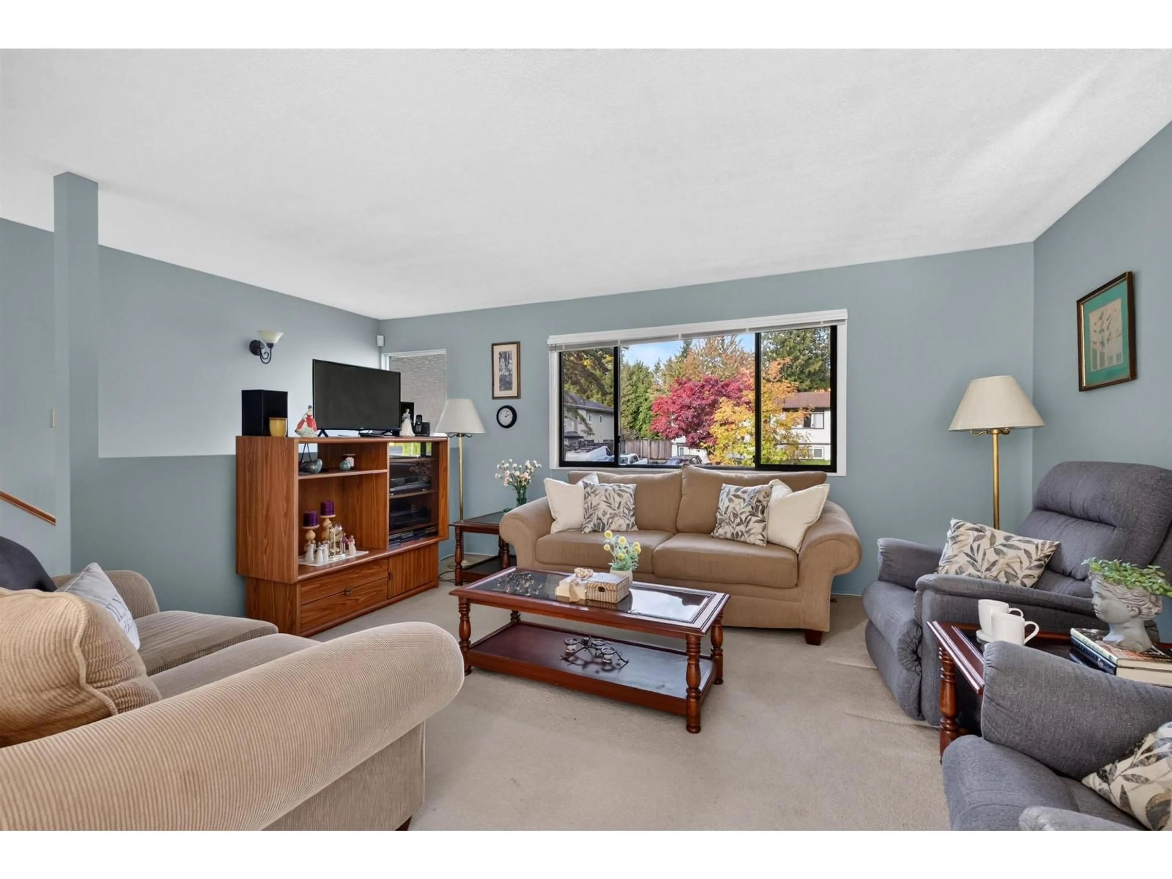 Living room with furniture, unknown for 8746 MILTON DRIVE, Surrey British Columbia V3S5G8