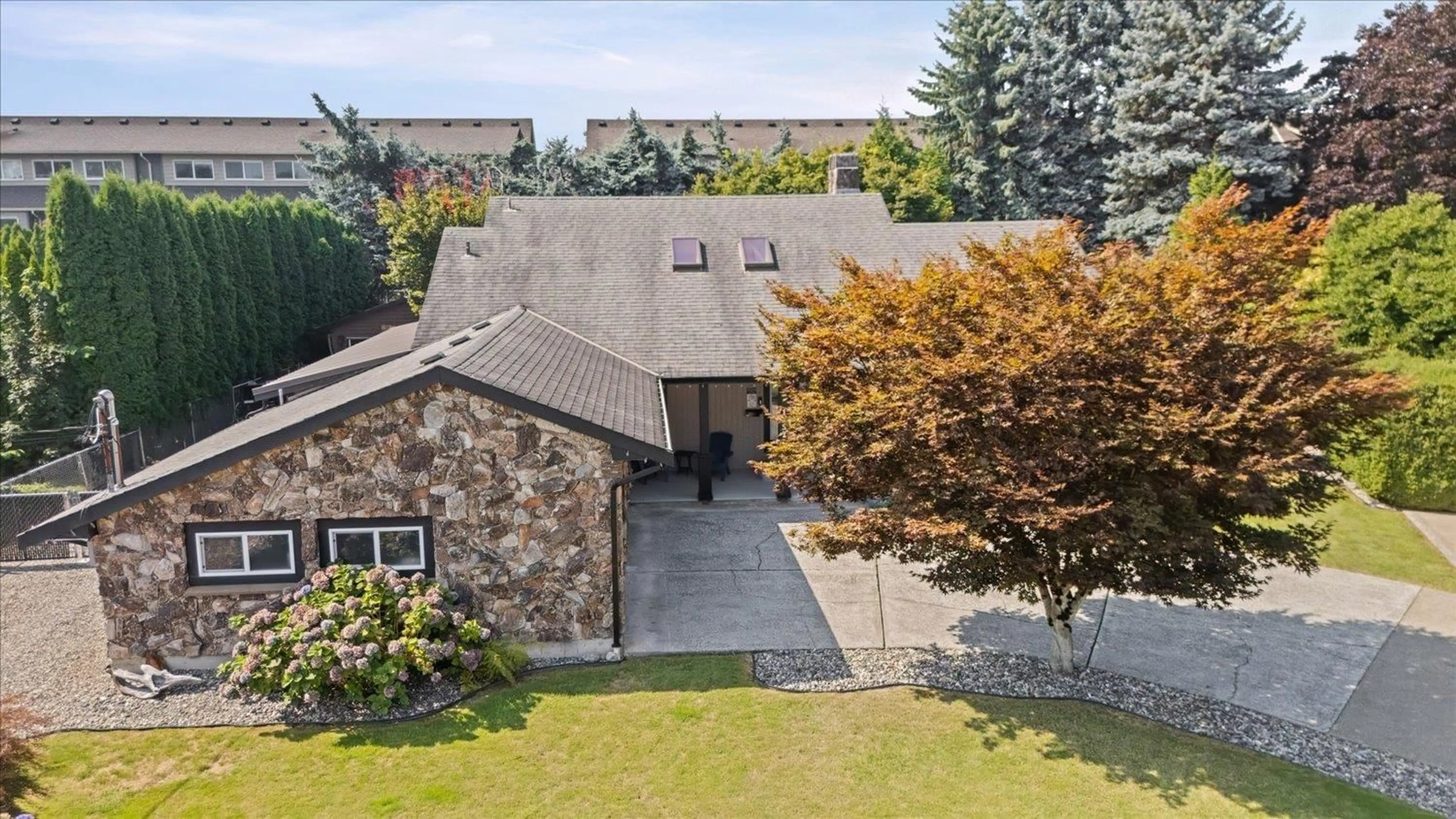 A pic from outside/outdoor area/front of a property/back of a property/a pic from drone, street for 1752 CEDAR PLACE, Agassiz British Columbia V0M1A2