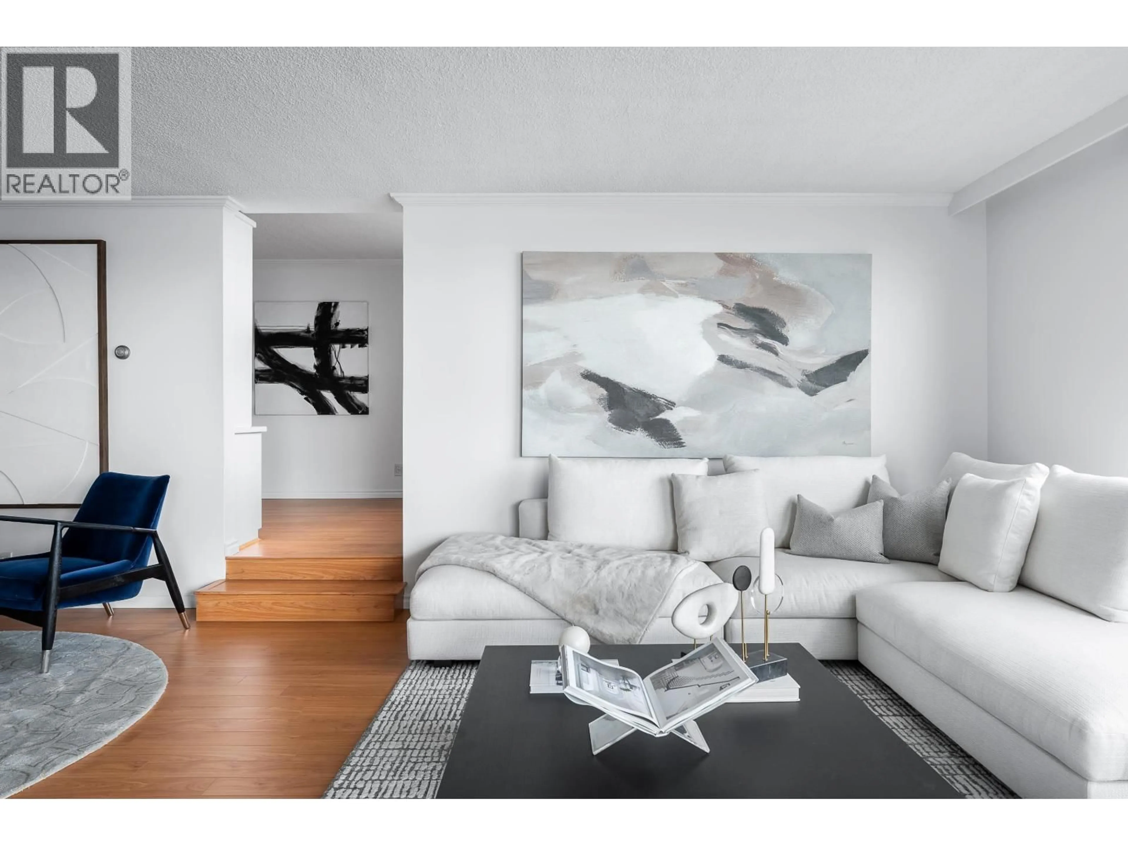 Living room with furniture, unknown for 302 - 1930 BELLEVUE AVENUE, West Vancouver British Columbia V7V1B5