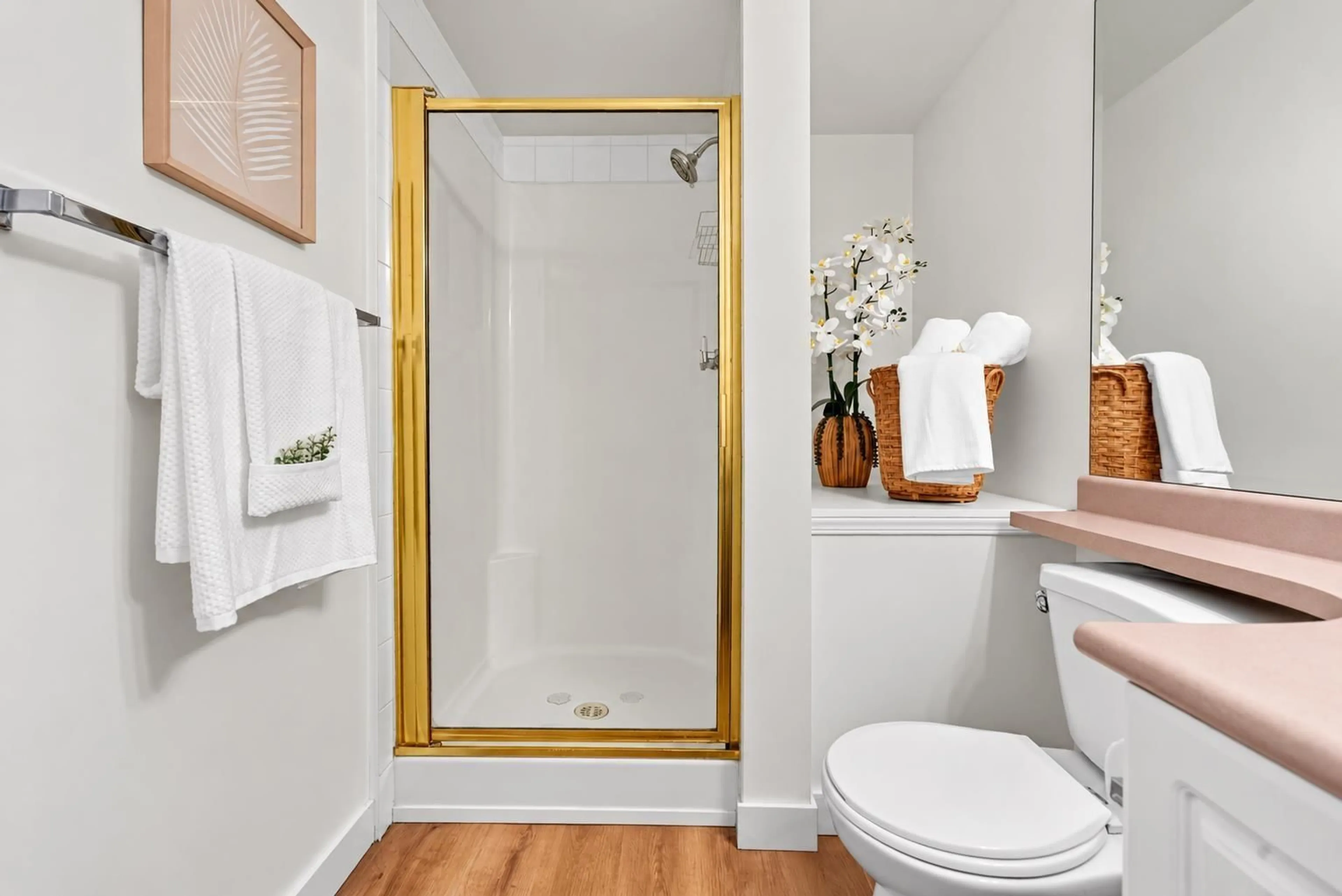 Standard bathroom, ceramic/tile floor for 201 - 15241 18 AVENUE, Surrey British Columbia V4A1W9