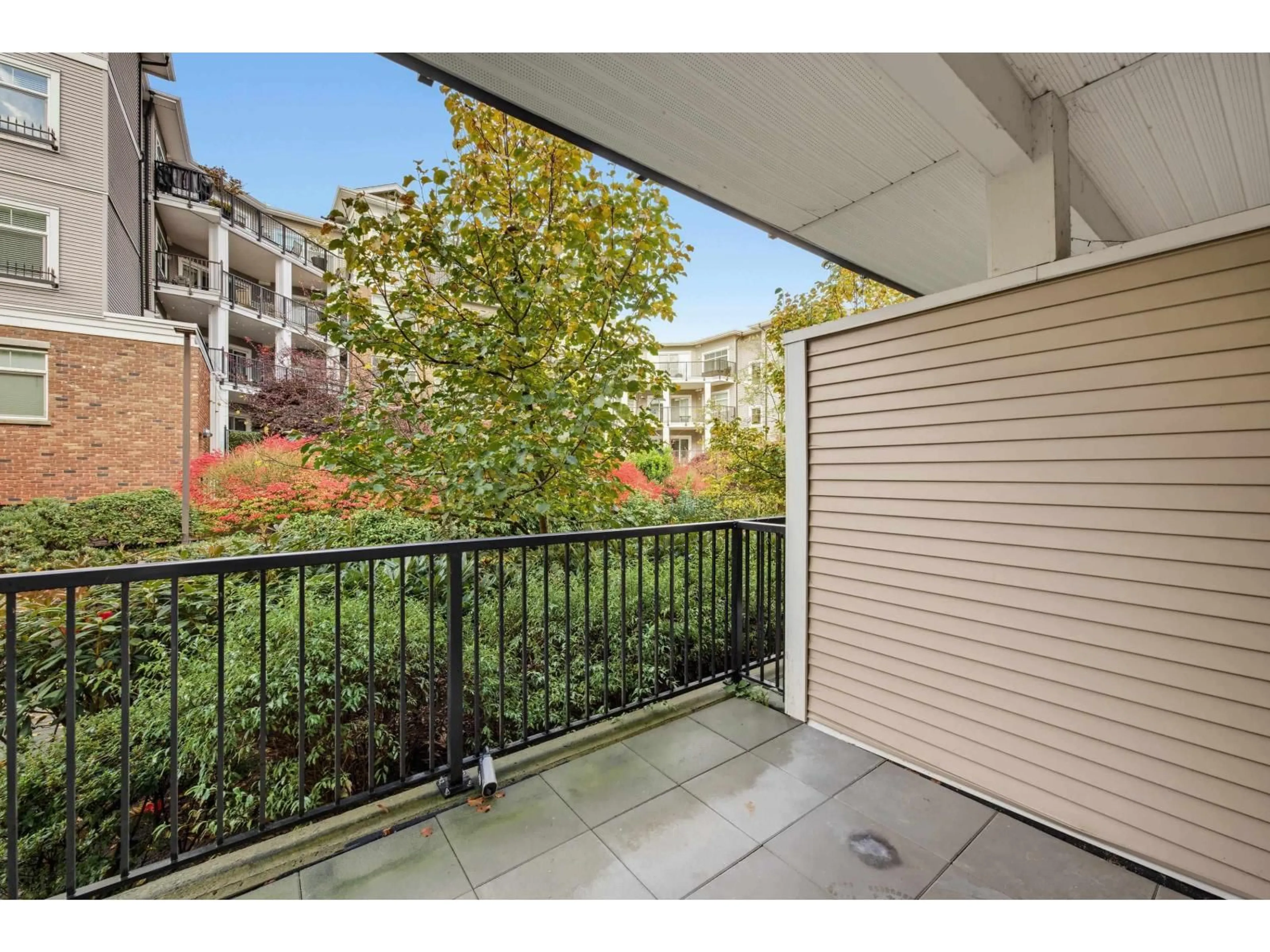 Patio, street for 110 - 6468 195A STREET, Surrey British Columbia V4N6R6