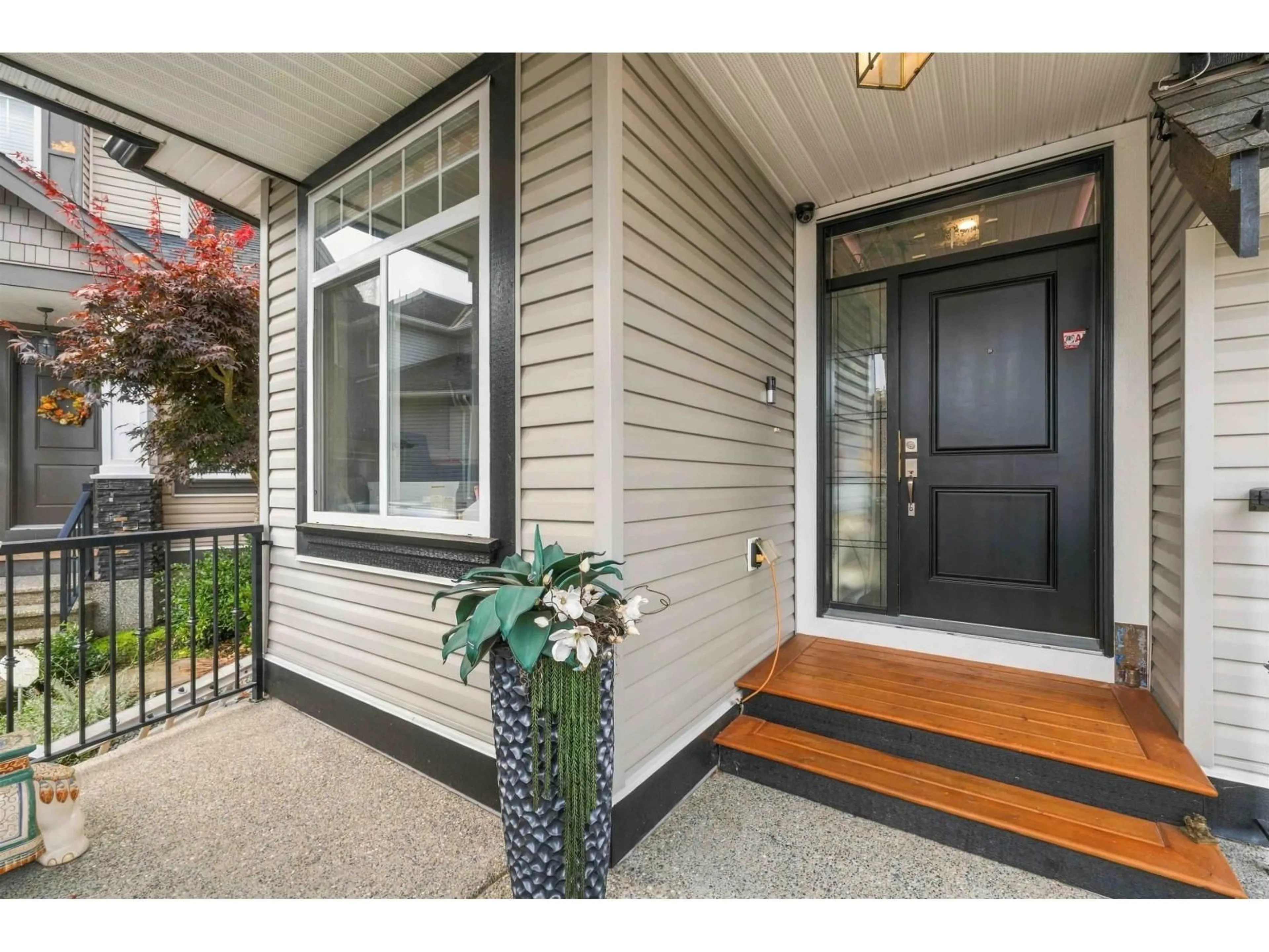 Indoor entryway for 6131 147B STREET, Surrey British Columbia V3S2L8