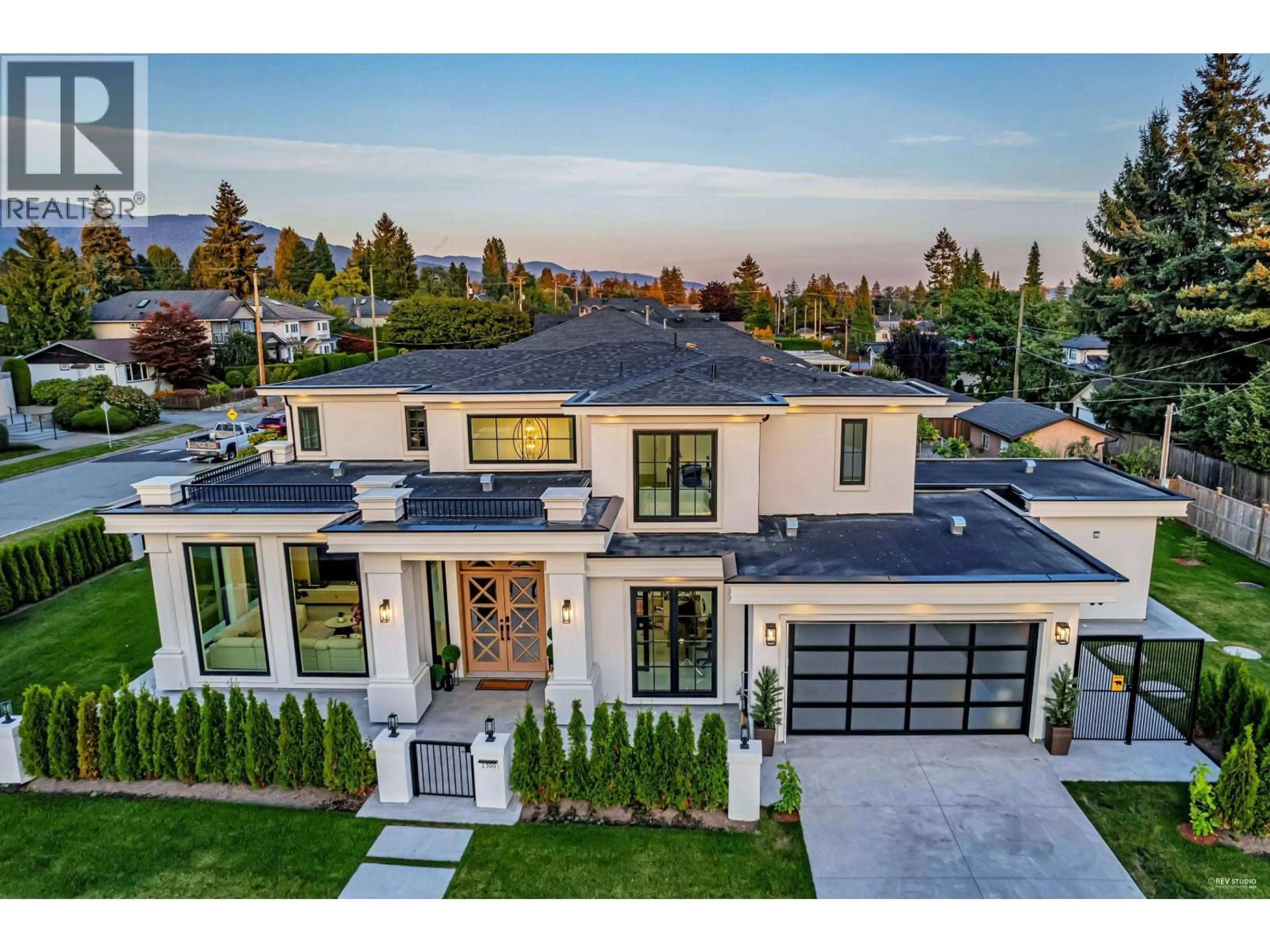 Home with brick exterior material, mountain view for 1390 SUTHERLAND AVENUE, North Vancouver British Columbia V7L4B2