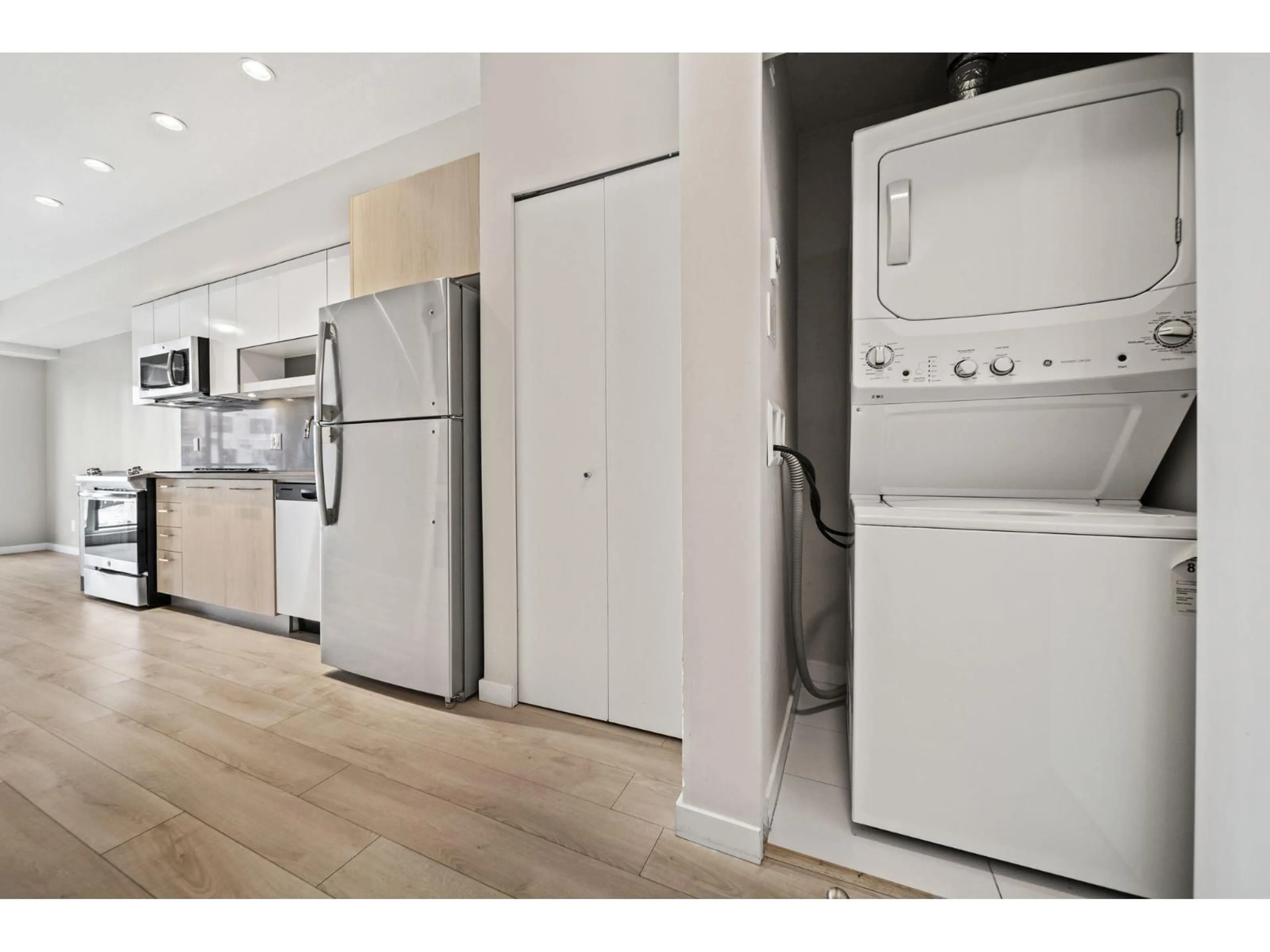 Kitchen with laundary machines, unknown for 303 - 13768 108 AVENUE, Surrey British Columbia V3T0L9