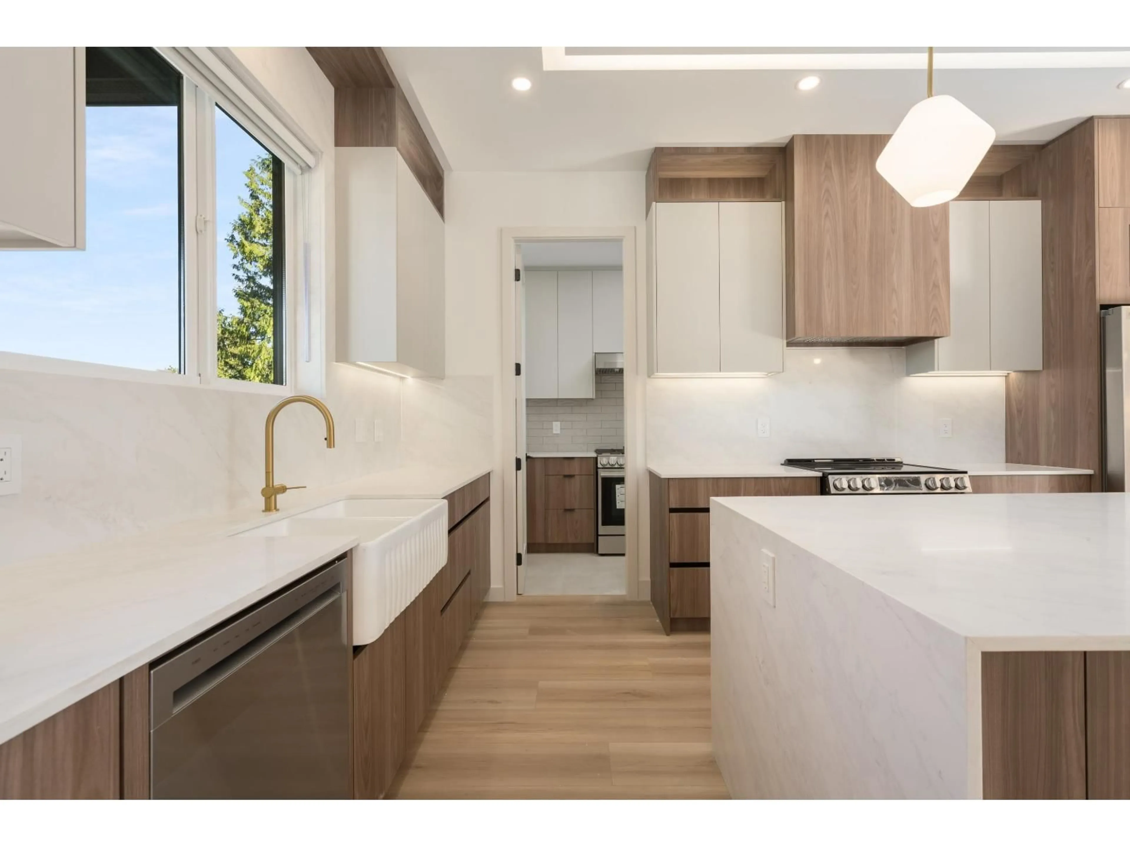 Open concept kitchen, unknown for 14755 111A AVENUE, Surrey British Columbia V3R2E2