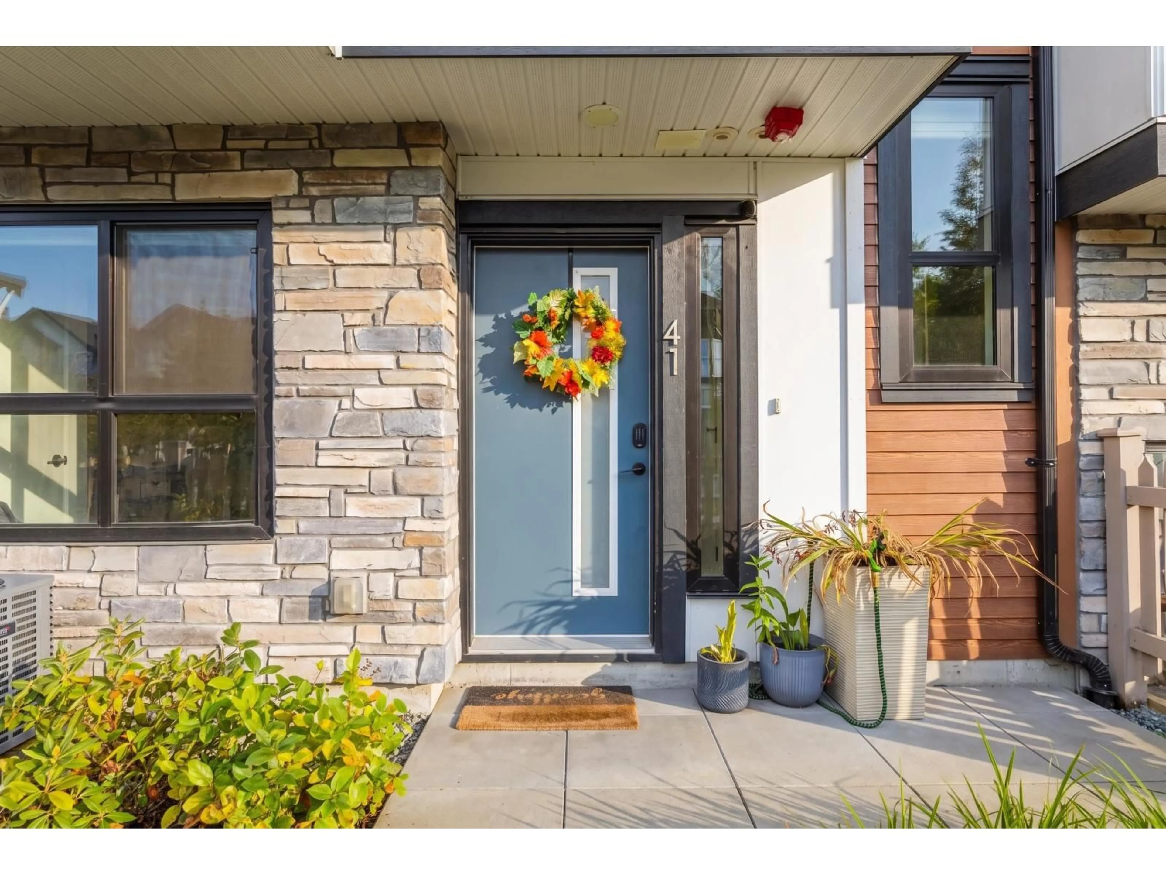 Indoor entryway for 41 - 7670 207 STREET, Langley British Columbia V2Y3N7