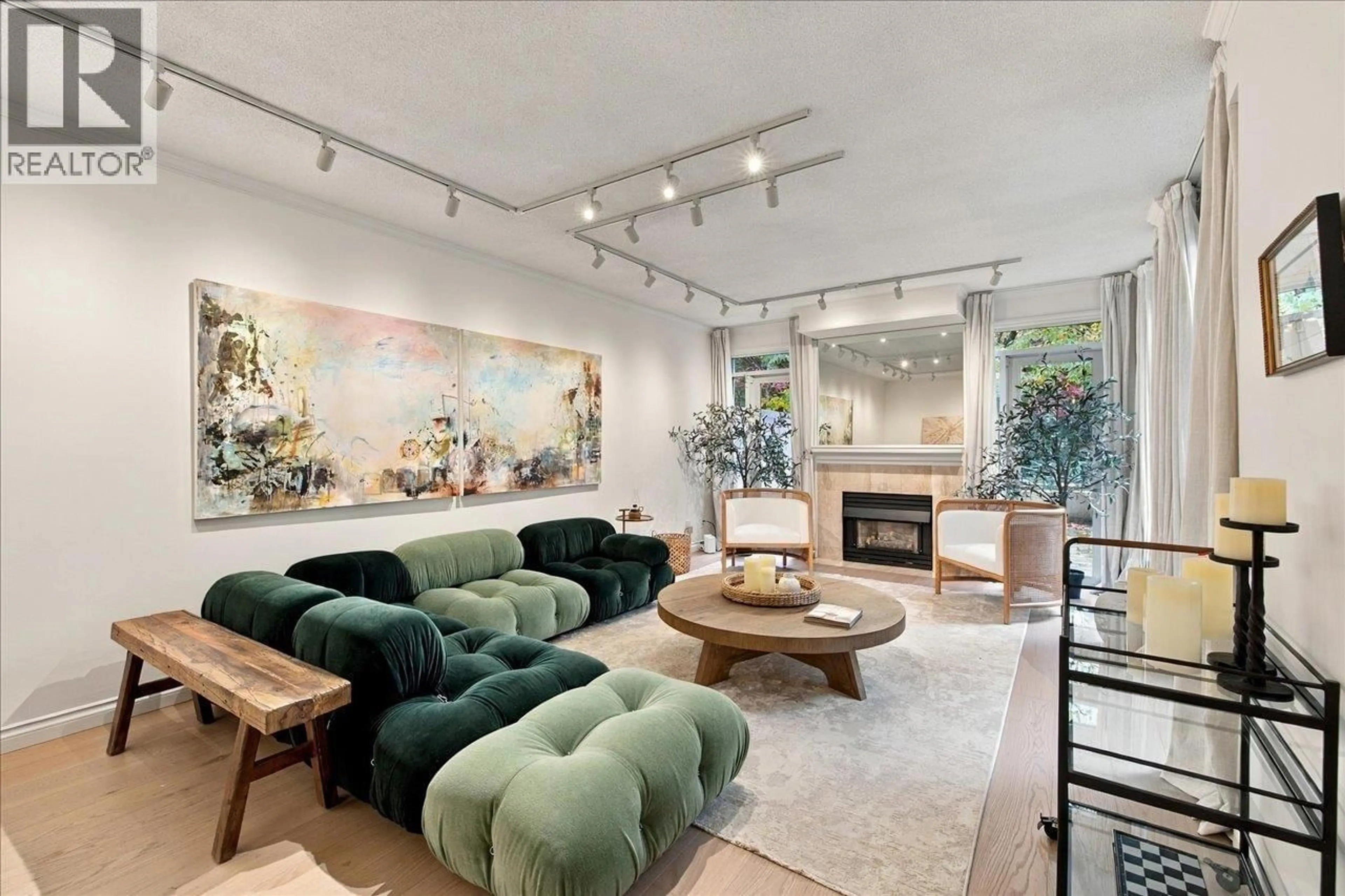 Living room with furniture, unknown for 362 TAYLOR WAY, West Vancouver British Columbia V7T2Y2