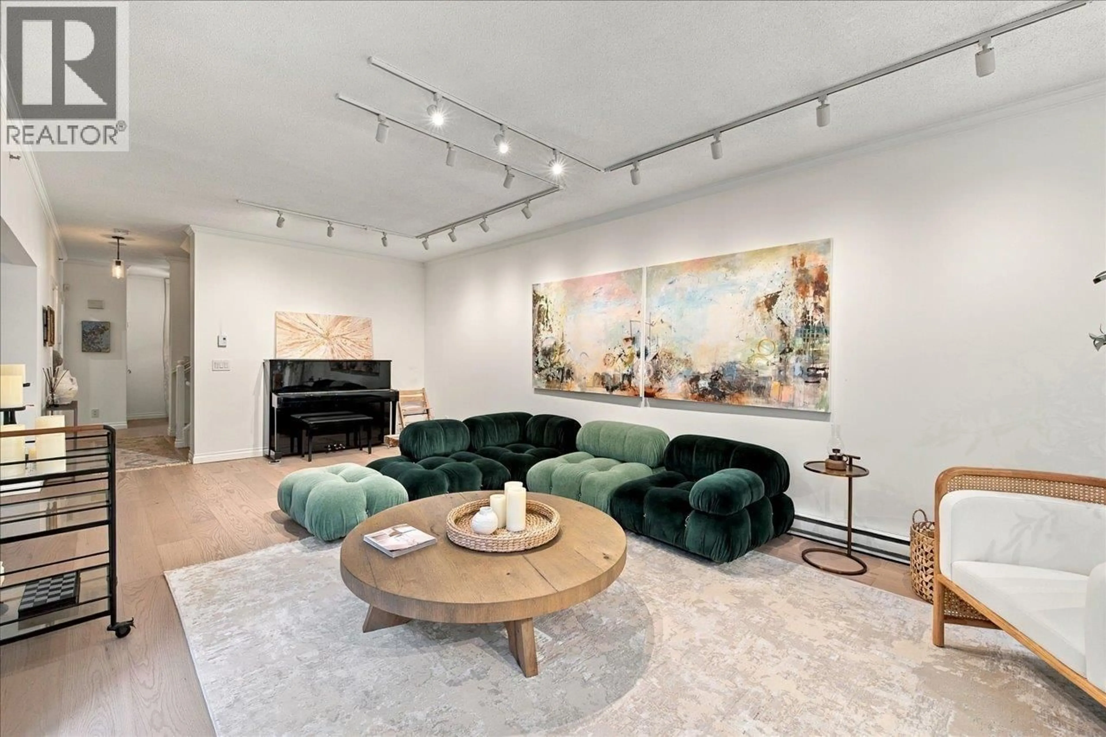 Living room with furniture, unknown for 362 TAYLOR WAY, West Vancouver British Columbia V7T2Y2