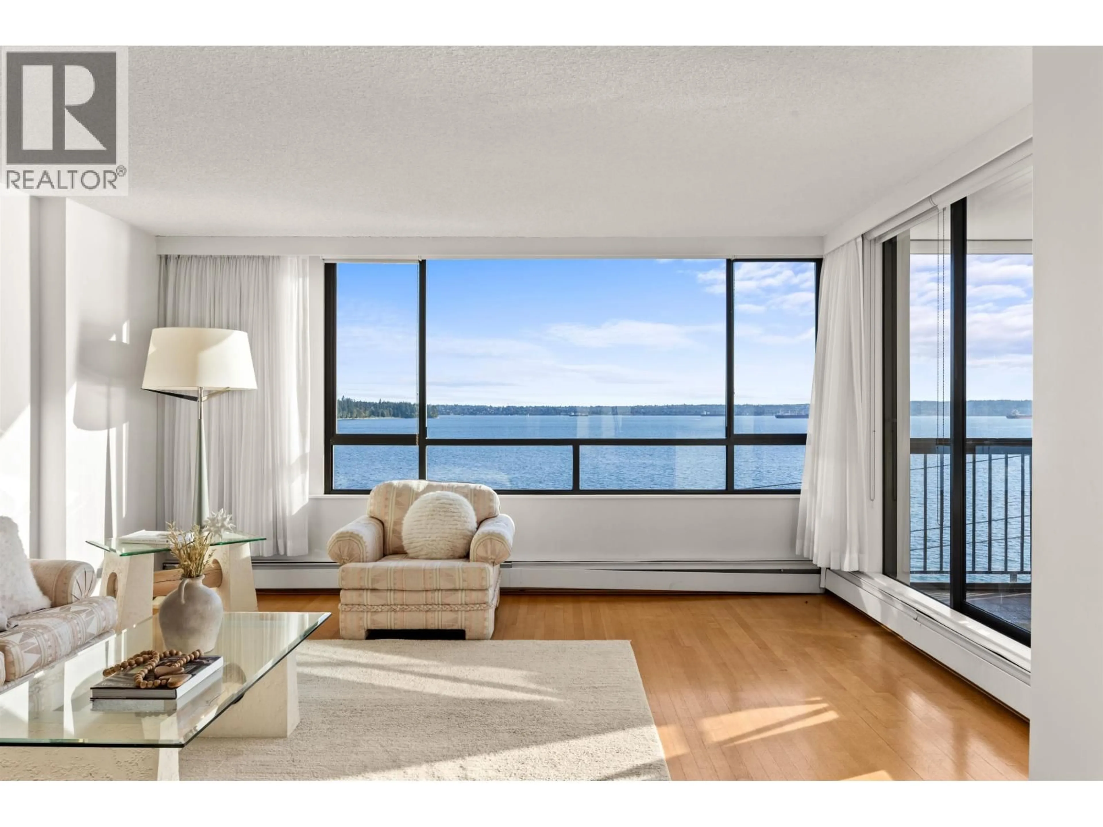 Living room with furniture, wood/laminate floor for 401 - 1930 BELLEVUE AVENUE, West Vancouver British Columbia V7V1B5
