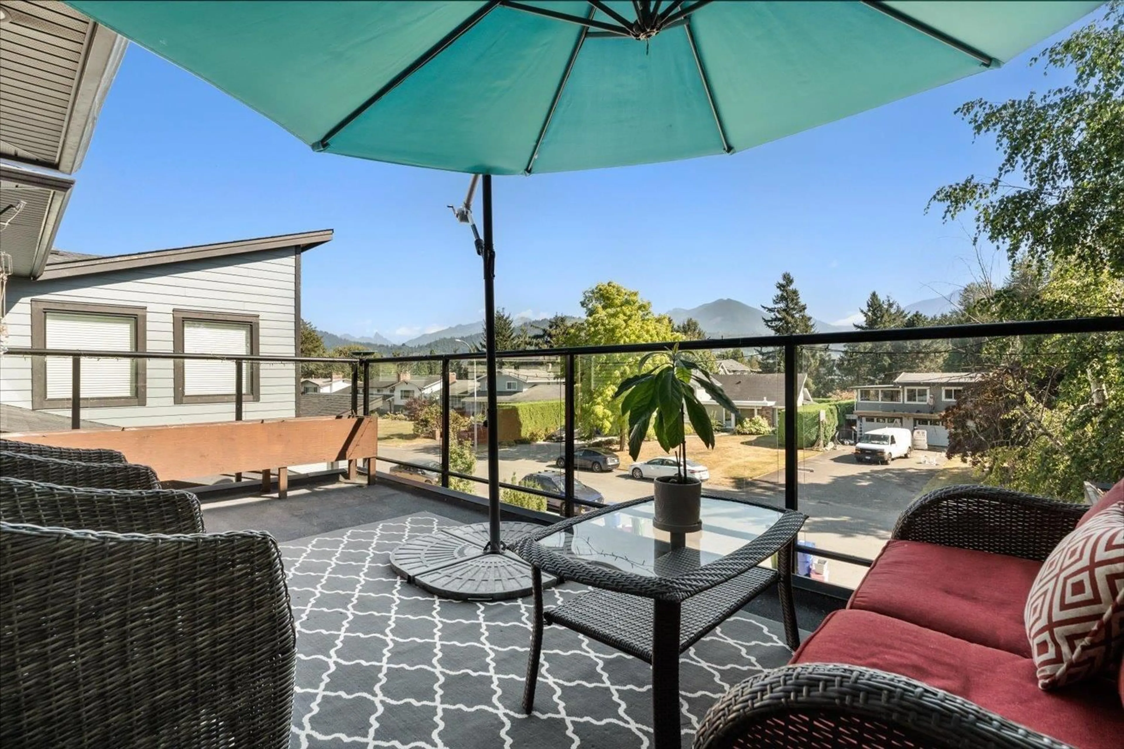 Patio, mountain view for 45977 LAKE DRIVE, Chilliwack British Columbia V2R2P9