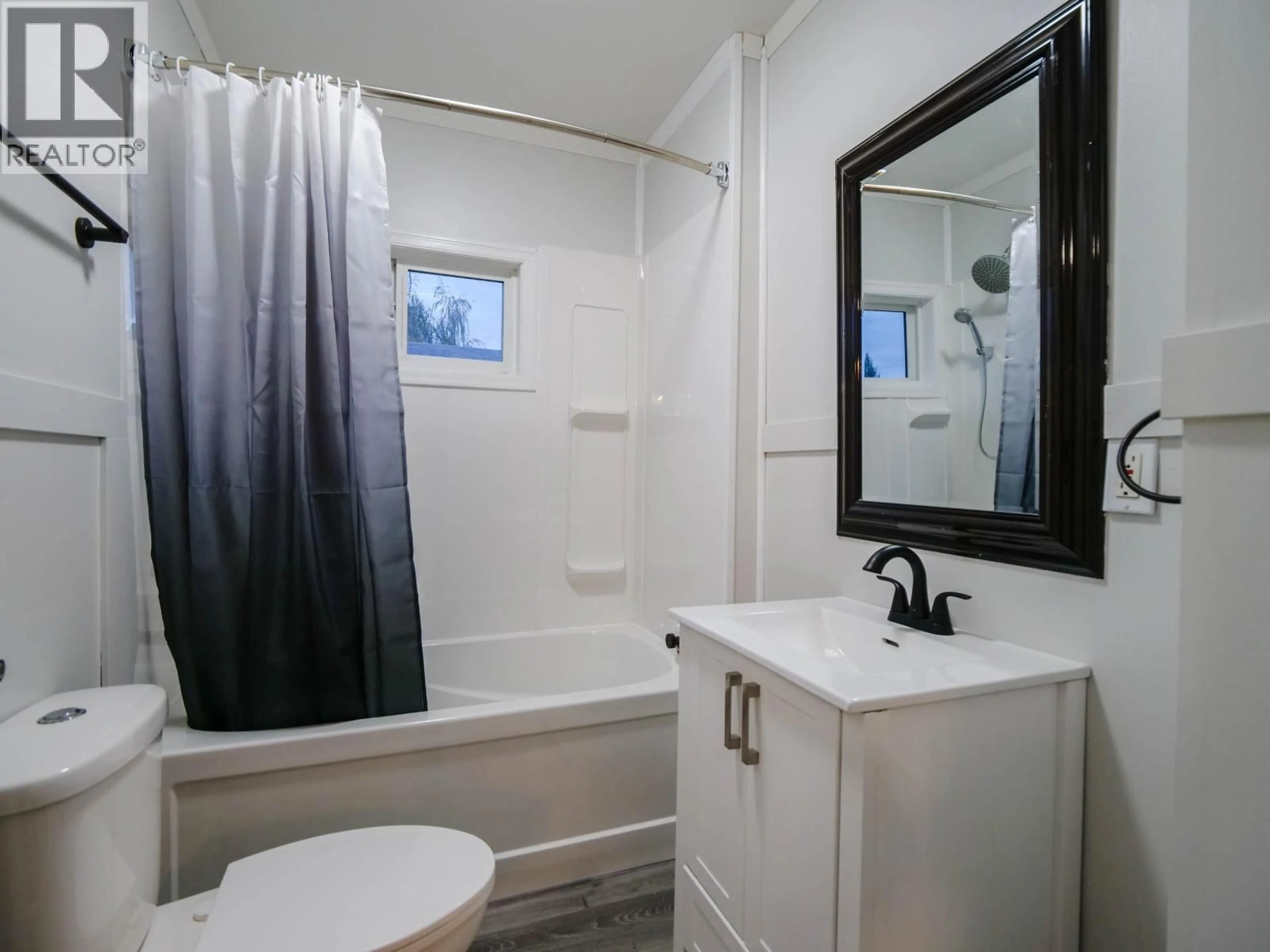 Standard bathroom, ceramic/tile floor for 403 HARTLEY STREET, Quesnel British Columbia V2J1W7
