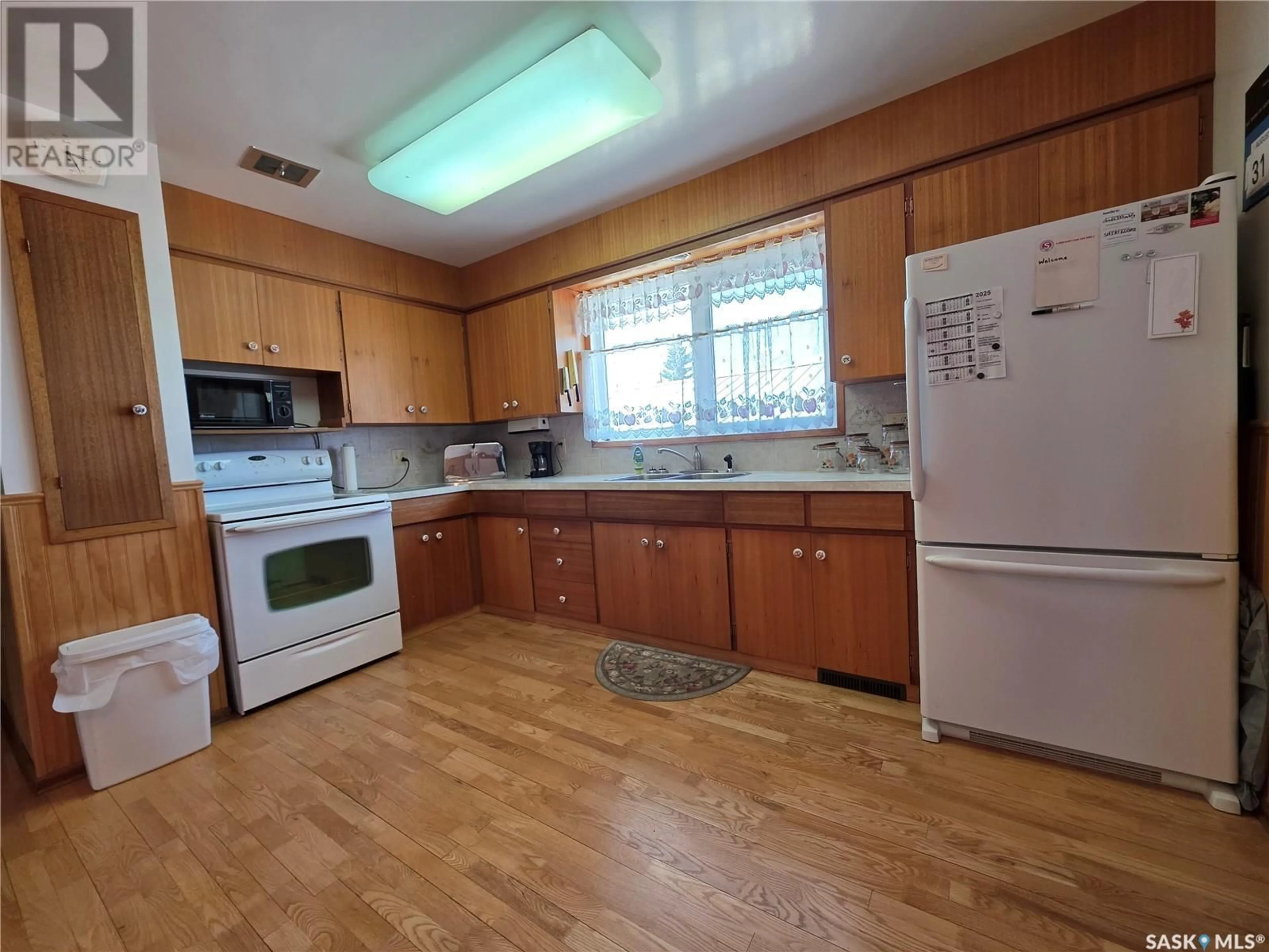 Standard kitchen, unknown for 302 HERBERT AVENUE, Herbert Saskatchewan S0H2A0