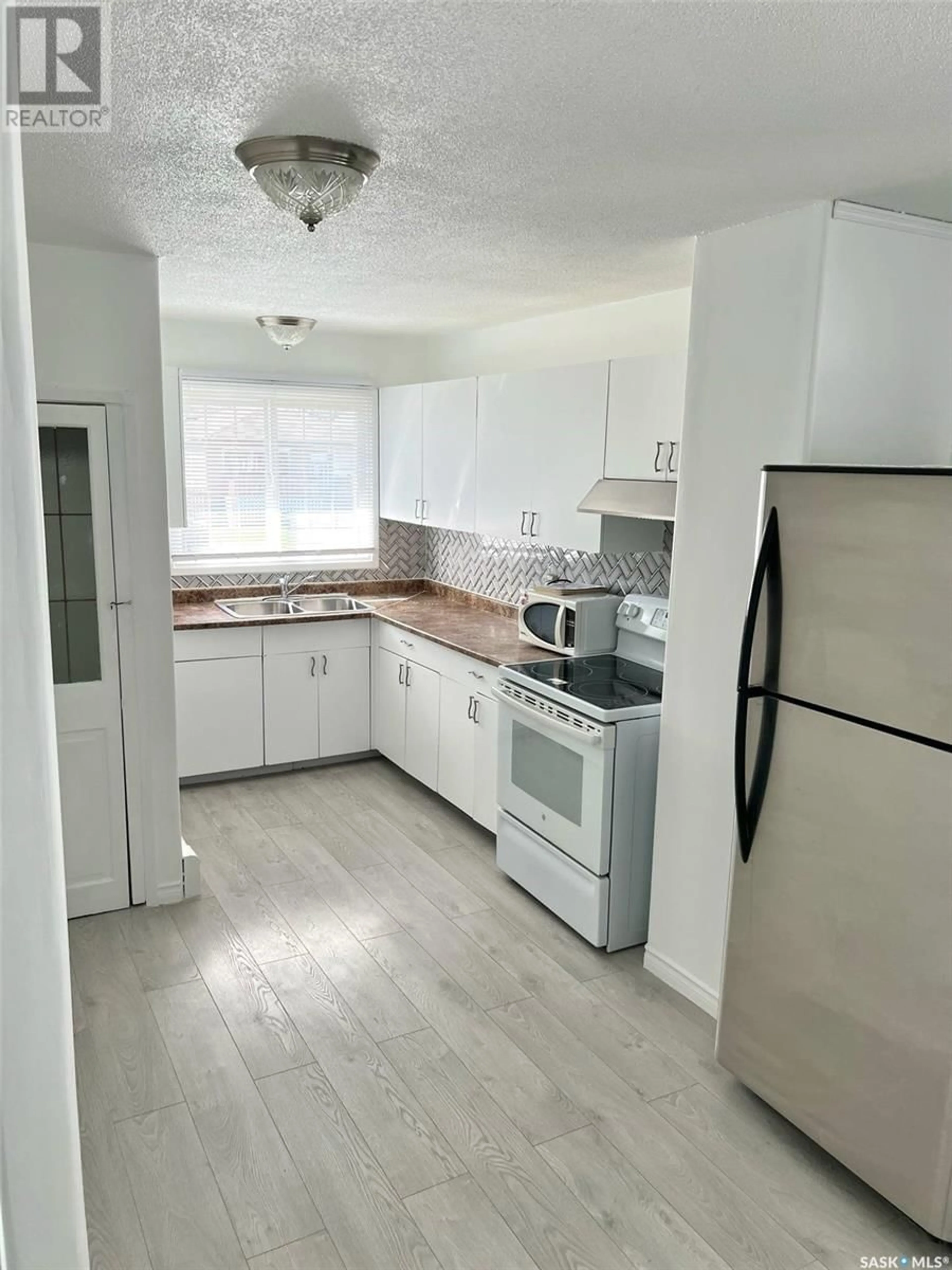 Standard kitchen, unknown for 2065 BRODER STREET, Regina Saskatchewan S4N3S3