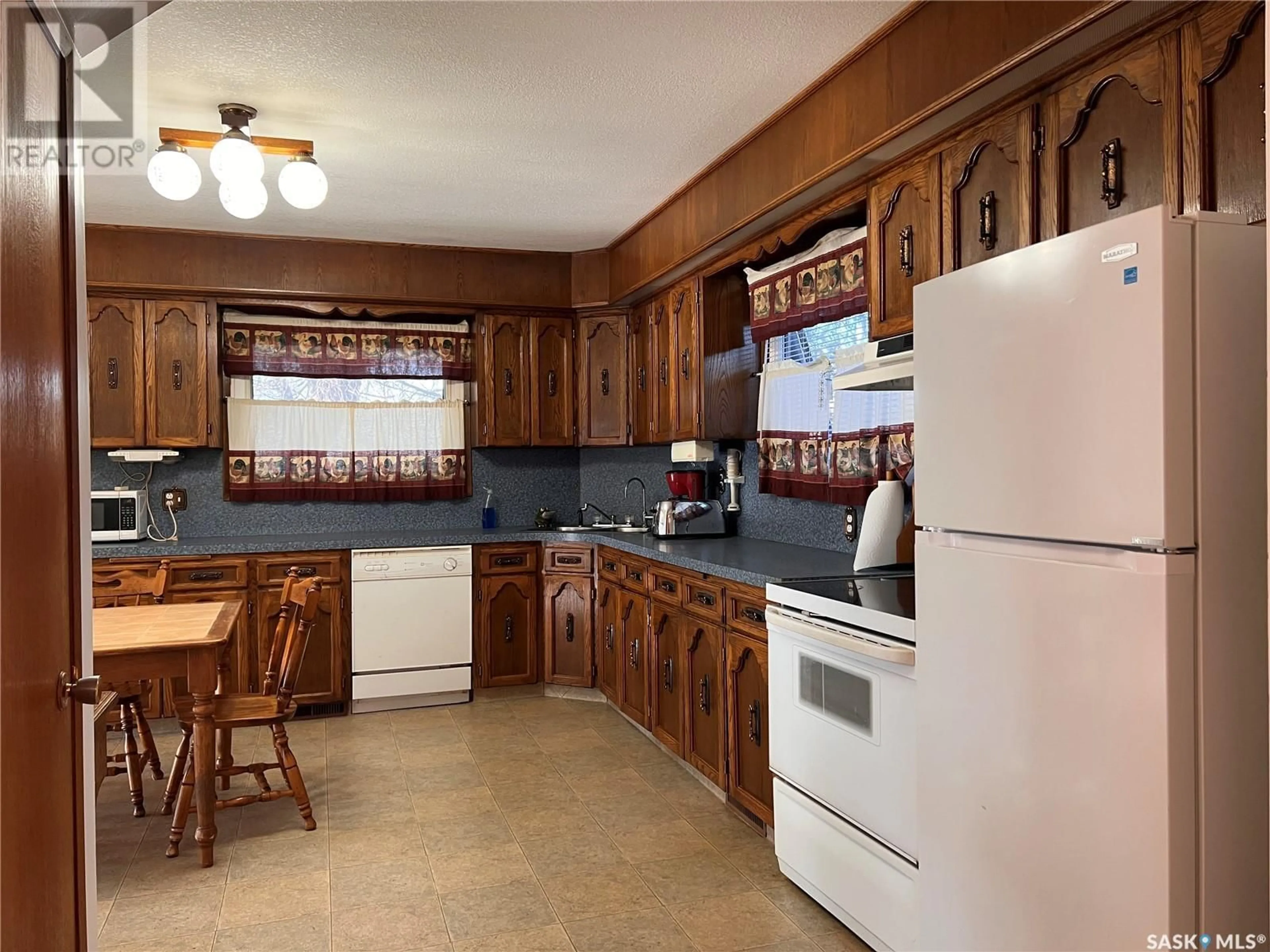 Standard kitchen, ceramic/tile floor for 609 B AVENUE, Wynyard Saskatchewan S0A4T0