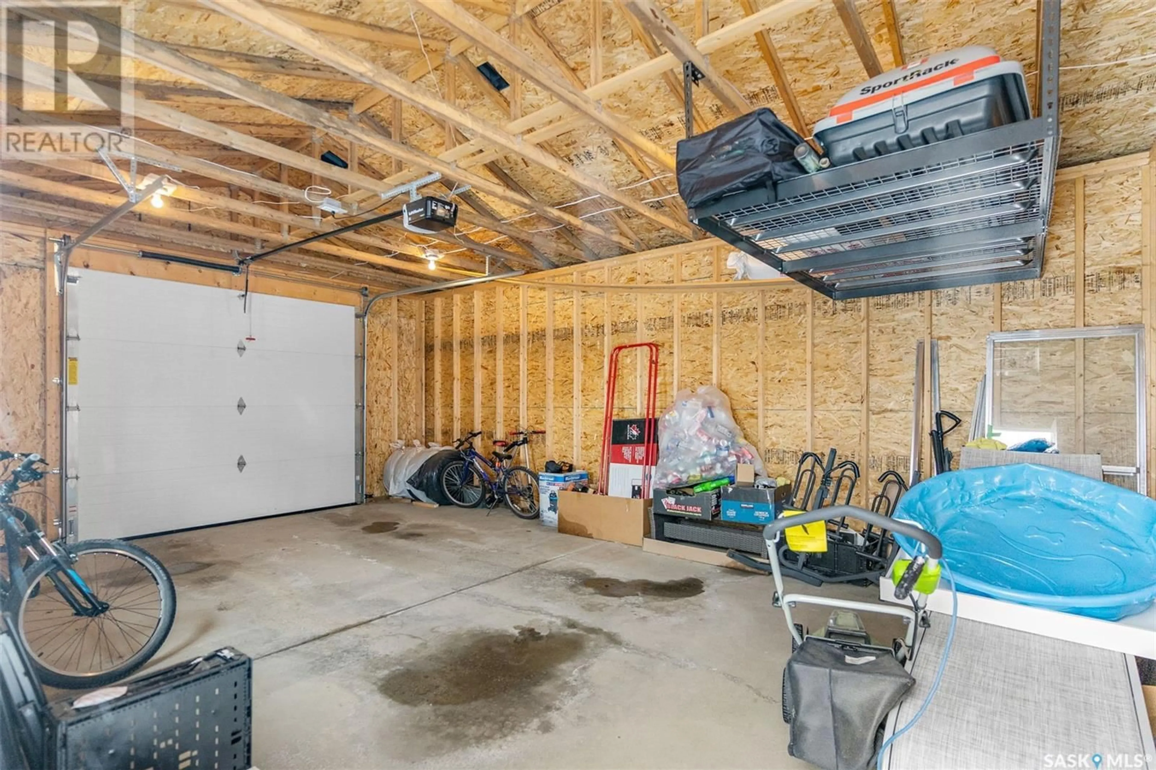 Indoor garage for 139 JOHNS ROAD, Saskatoon Saskatchewan S7W0L2