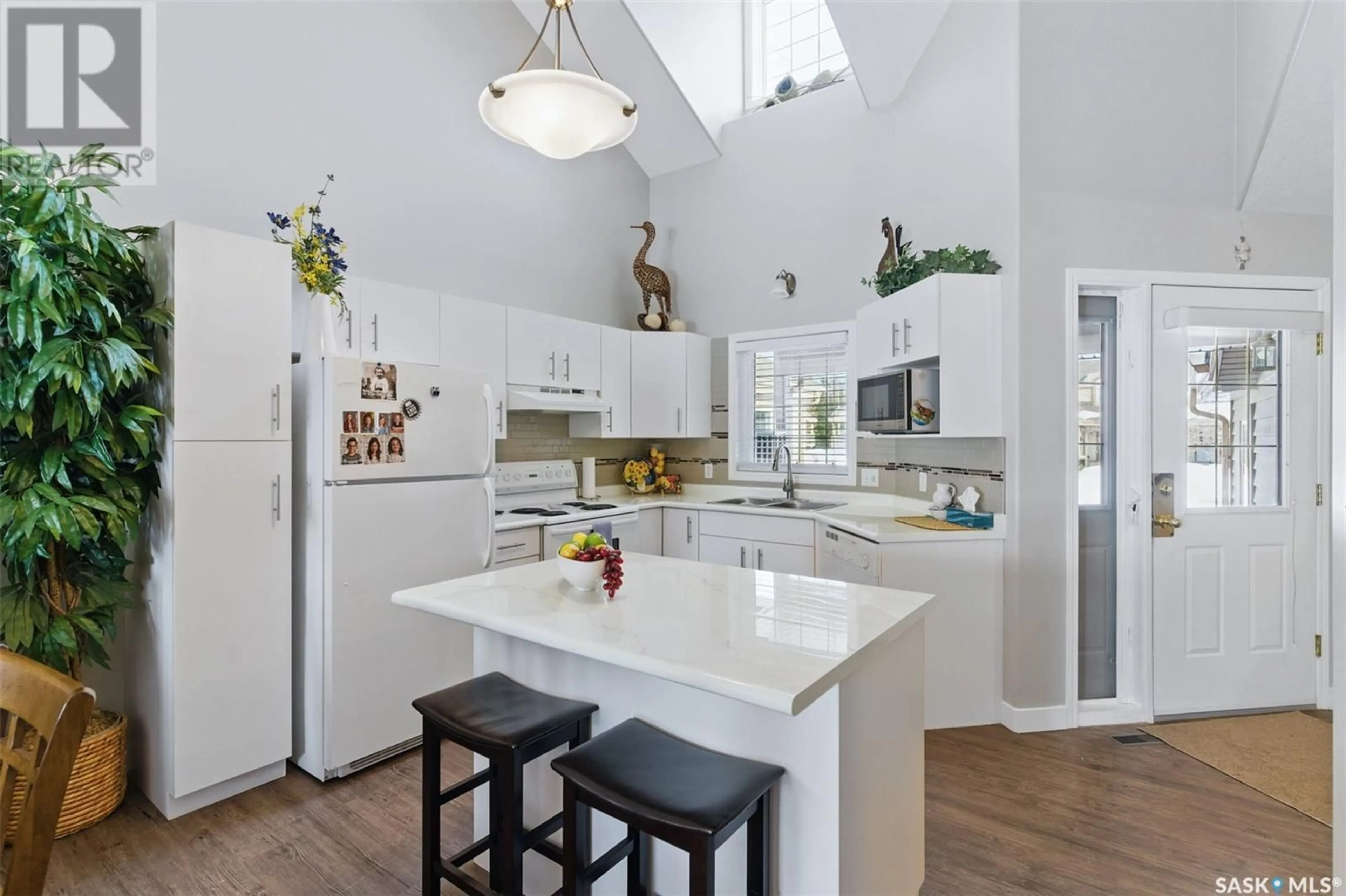 Open concept kitchen, unknown for 66 EAGLE VIEW WAY, Elk Ridge Saskatchewan S0J2Y0