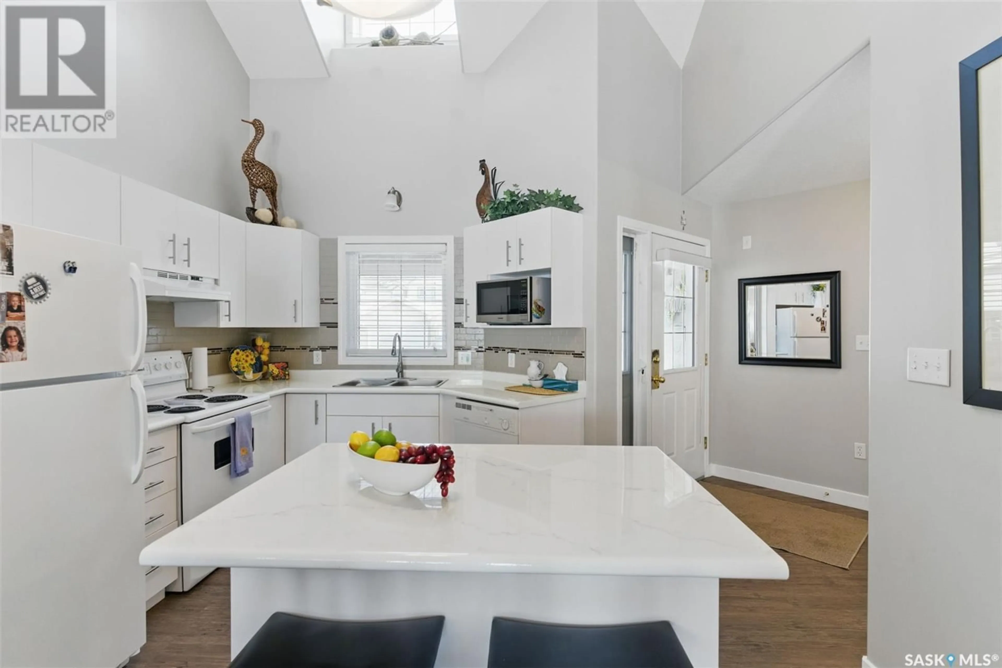 Open concept kitchen, unknown for 66 EAGLE VIEW WAY, Elk Ridge Saskatchewan S0J2Y0