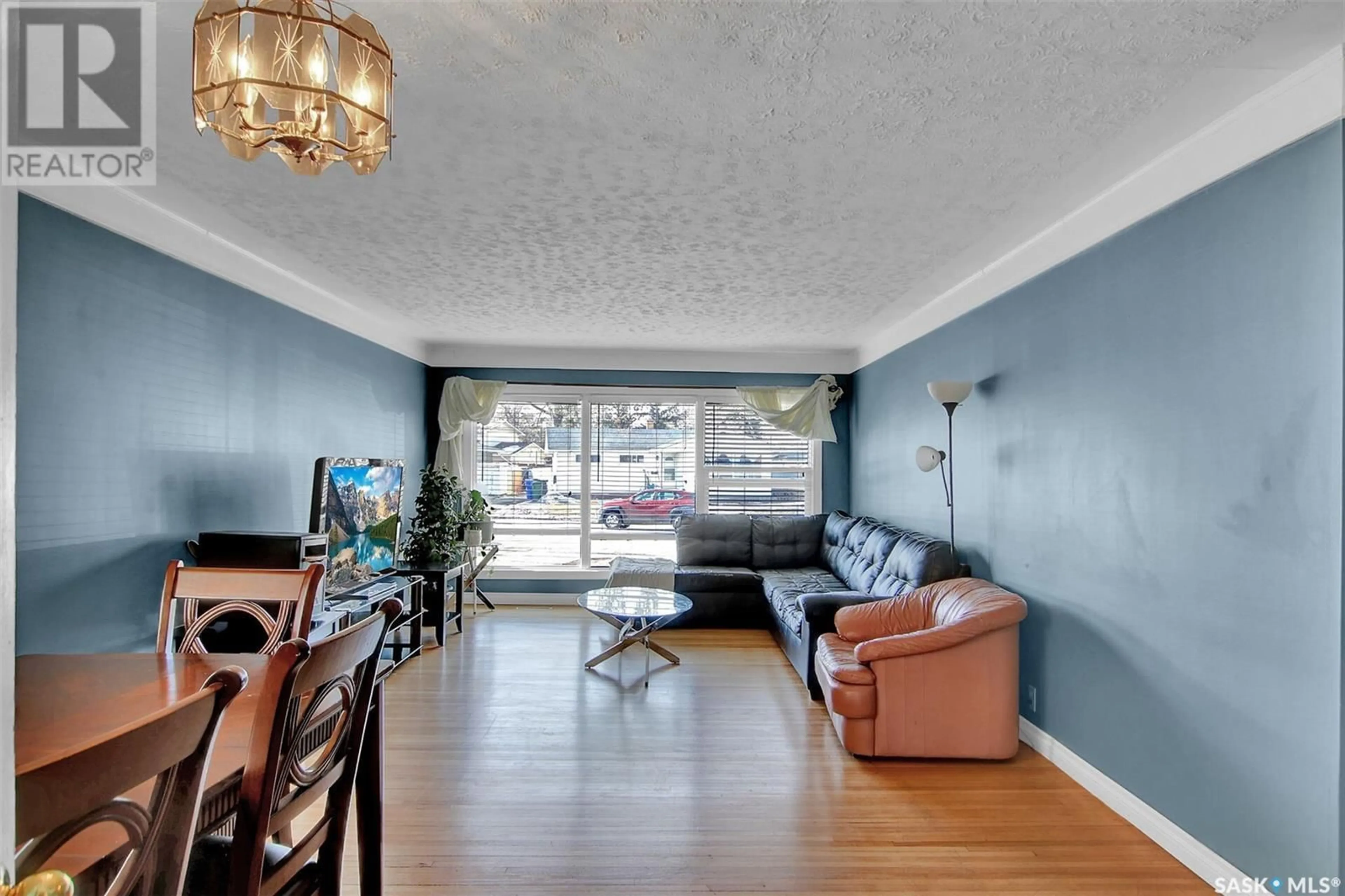 Living room with furniture, unknown for 98 MILLAR CRESCENT, Regina Saskatchewan S4S1N4