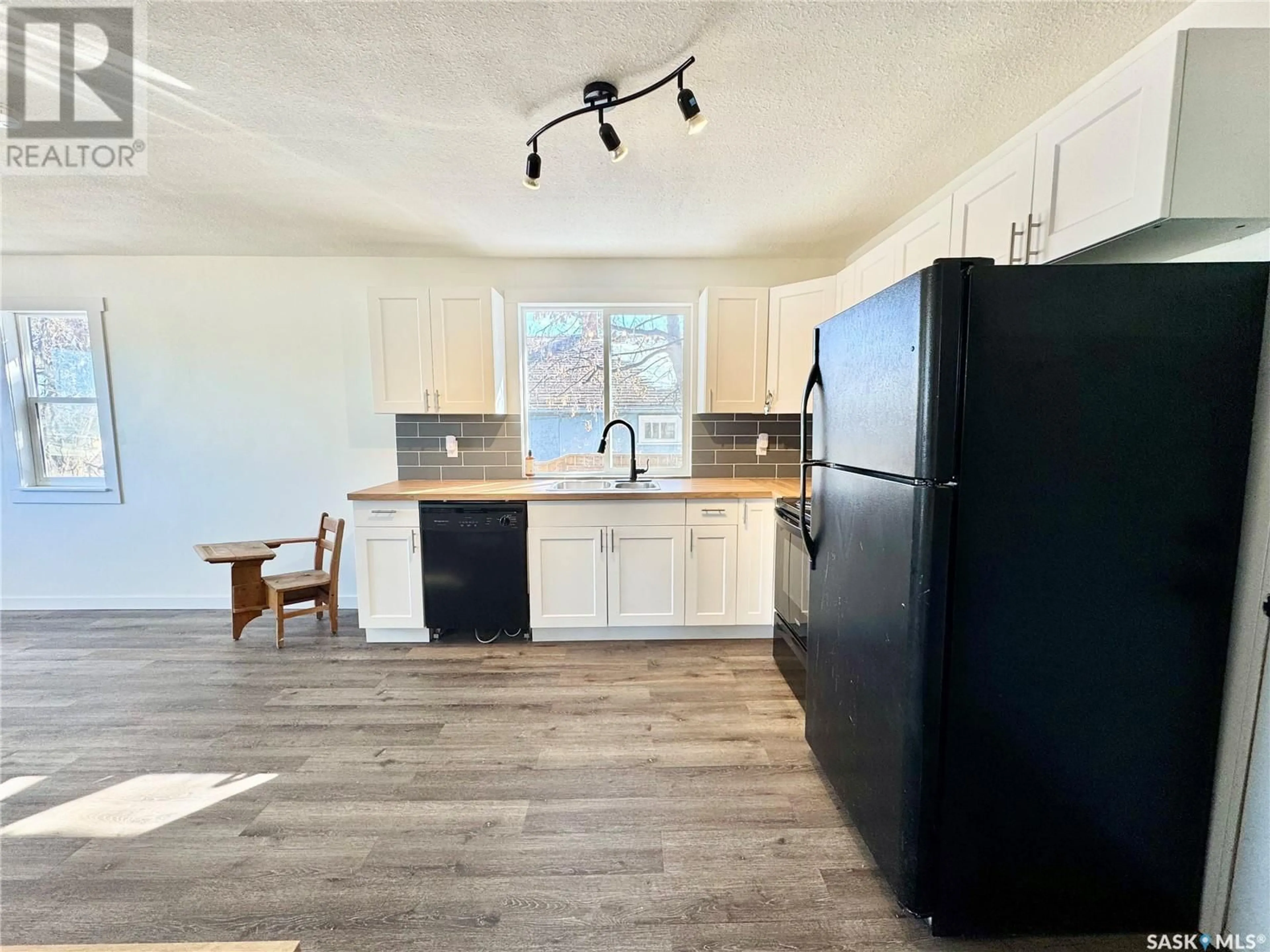 Open concept kitchen, unknown for 685 18TH STREET, Prince Albert Saskatchewan S6V4A7